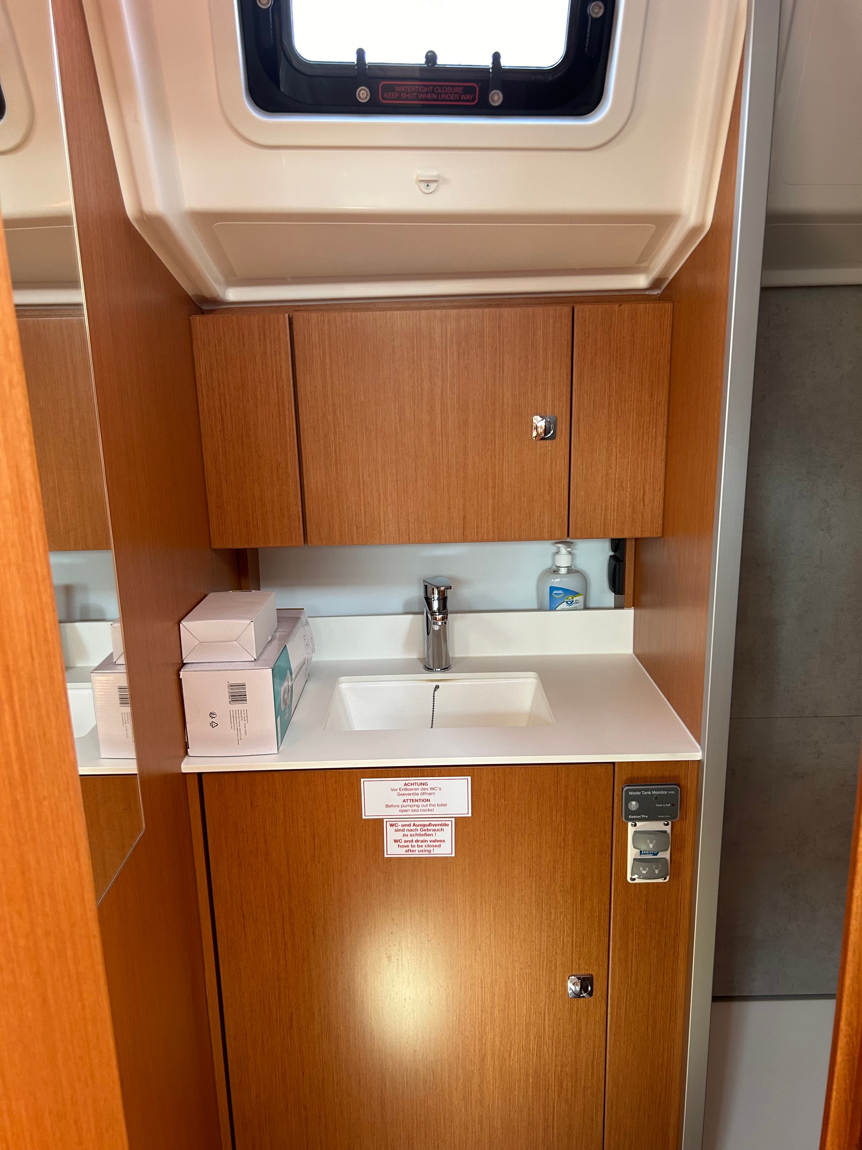 Bavaria C42 - photo 9