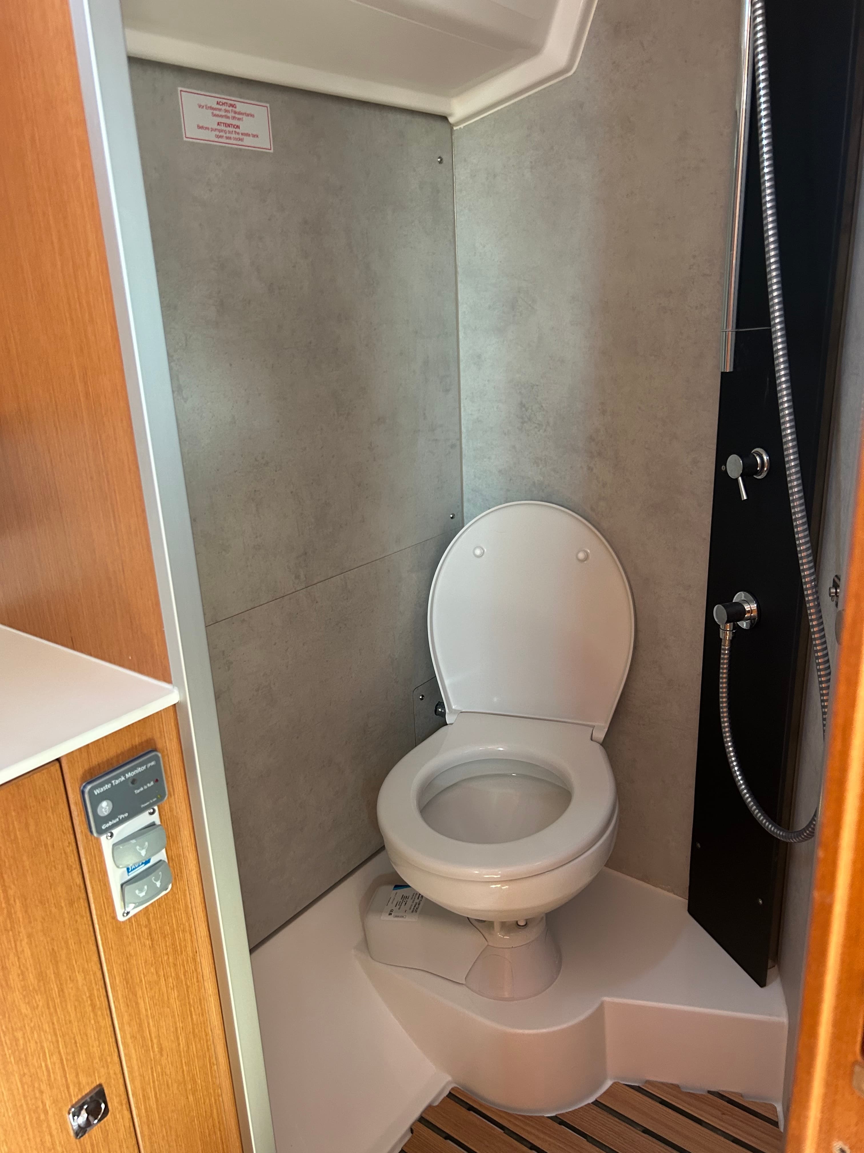 Bavaria C42 - photo 5