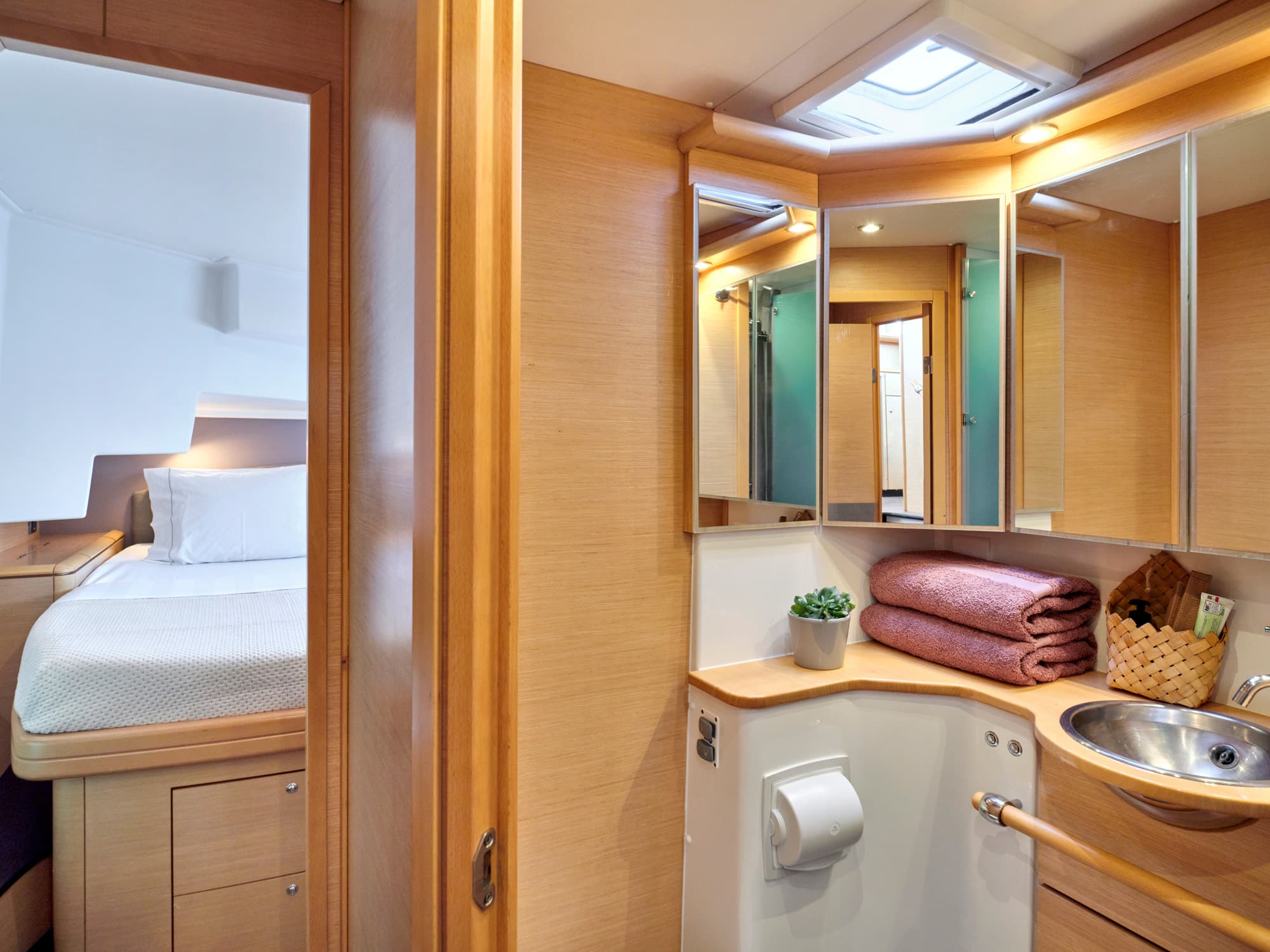 Lagoon 50 - photo 28