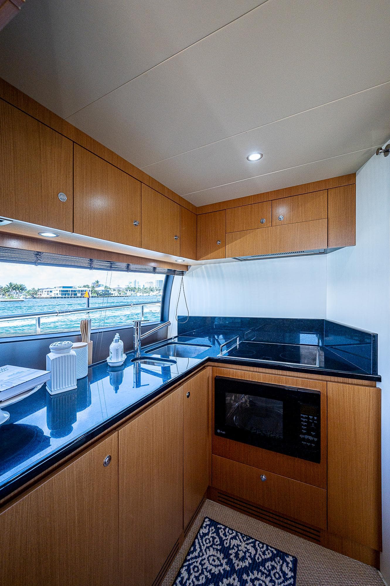 Ferretti 630 - photo 38