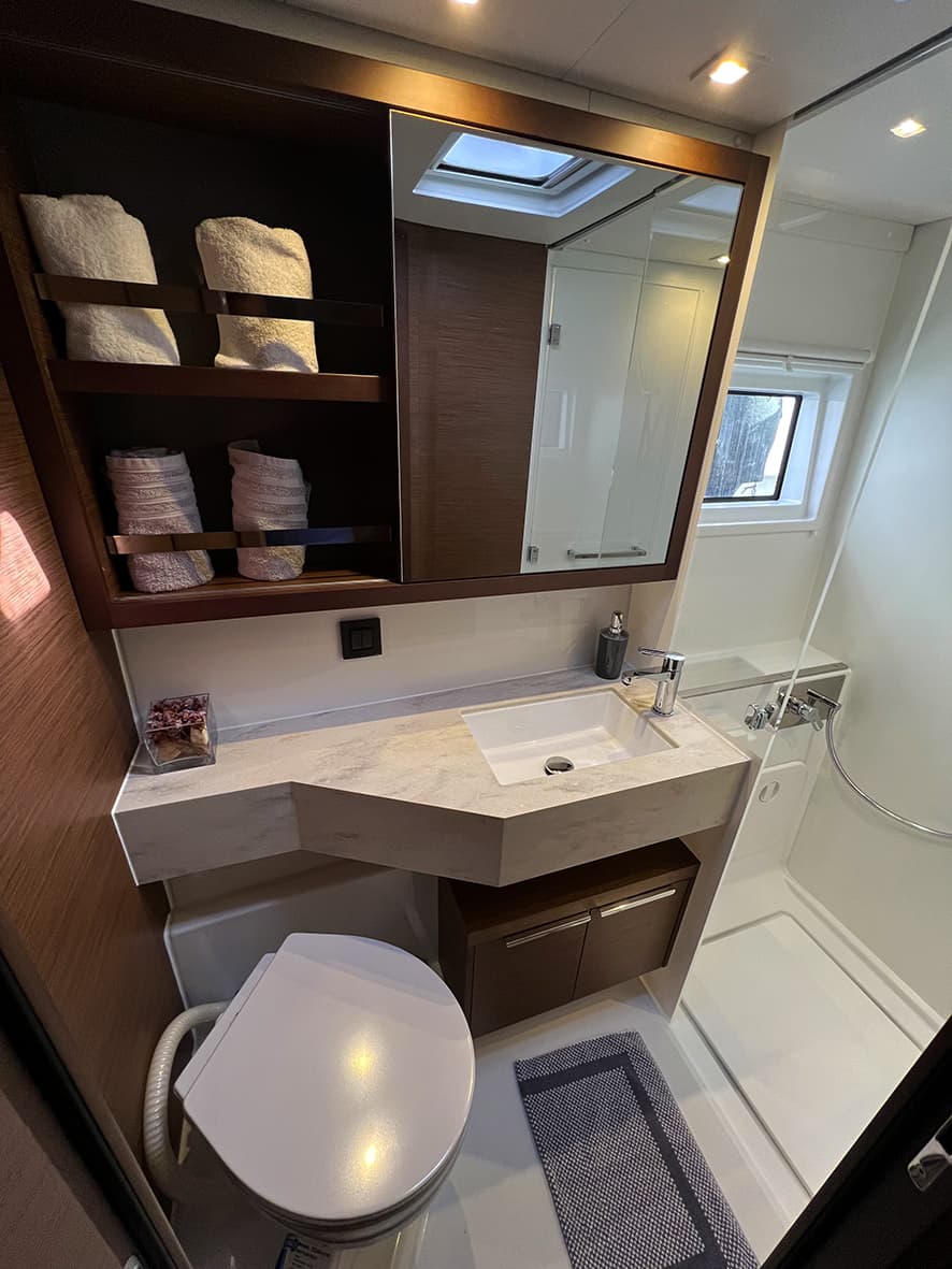 Lagoon 46  - photo 13