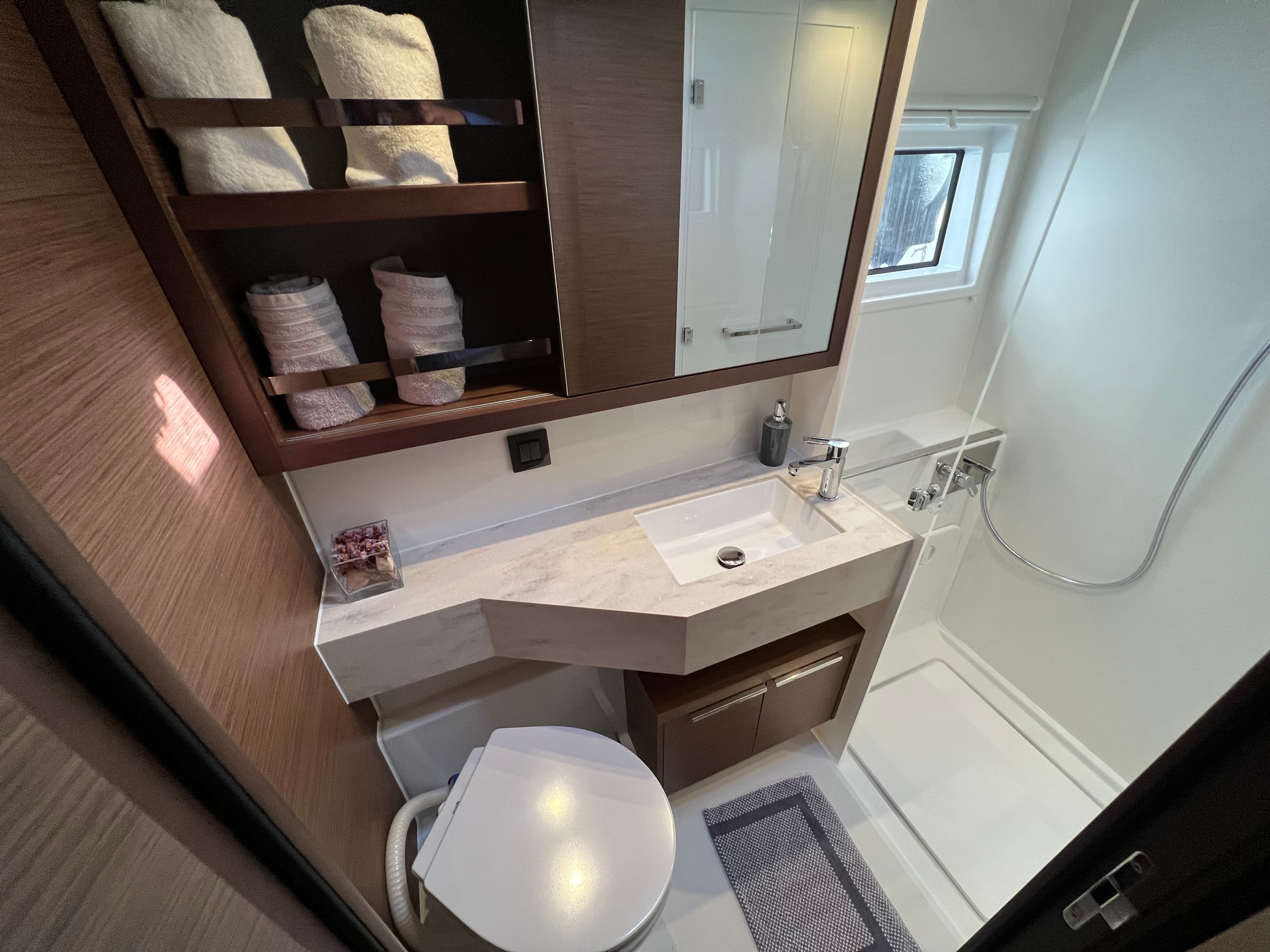 Lagoon 46  - photo 16