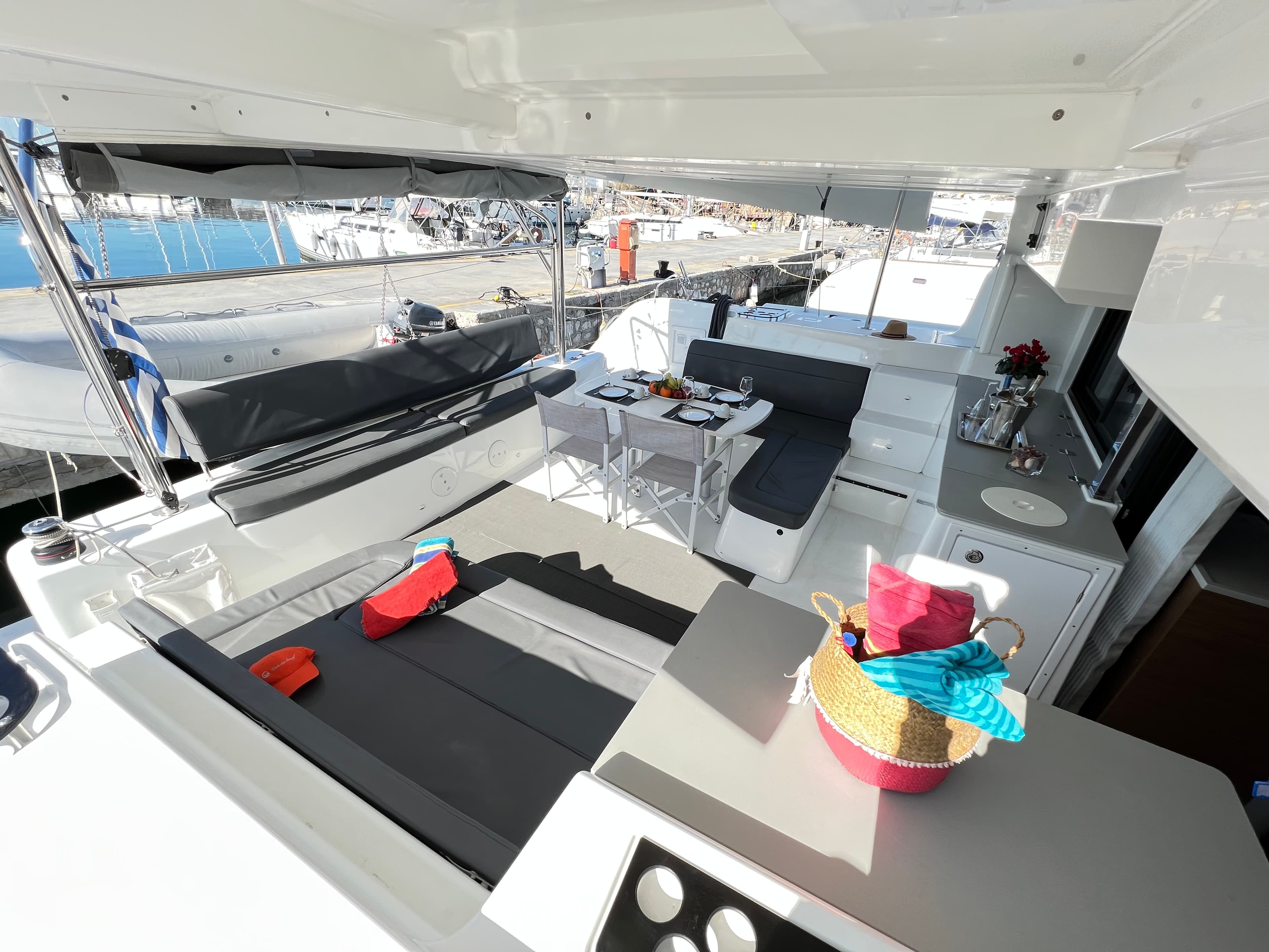 Lagoon 46  - photo 11