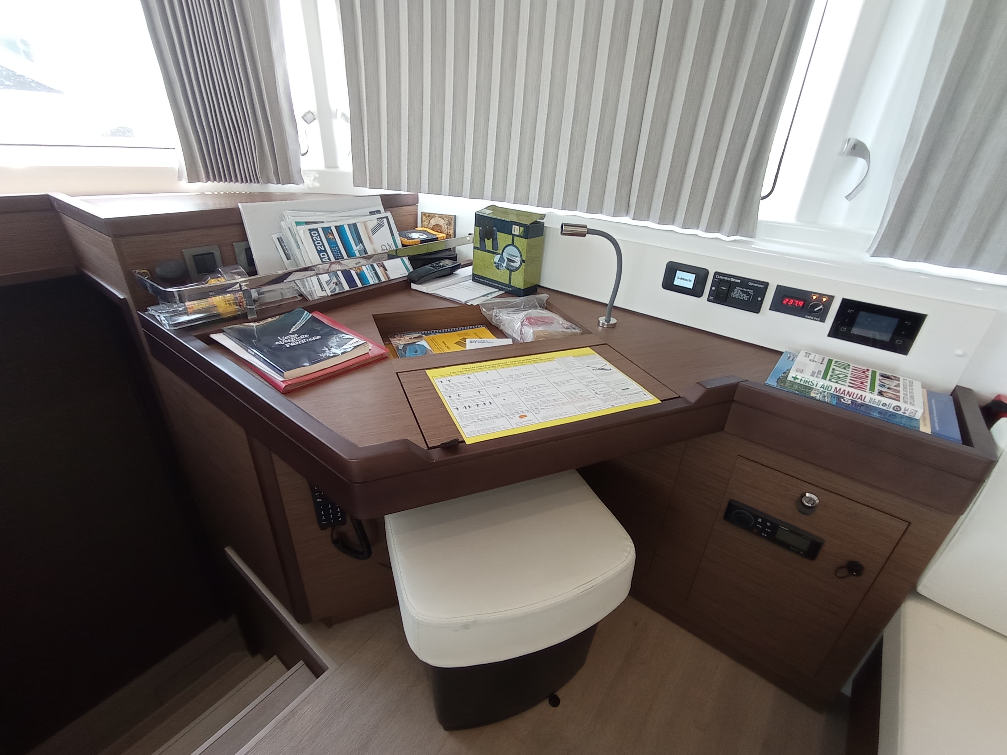 Lagoon 46  - photo 10