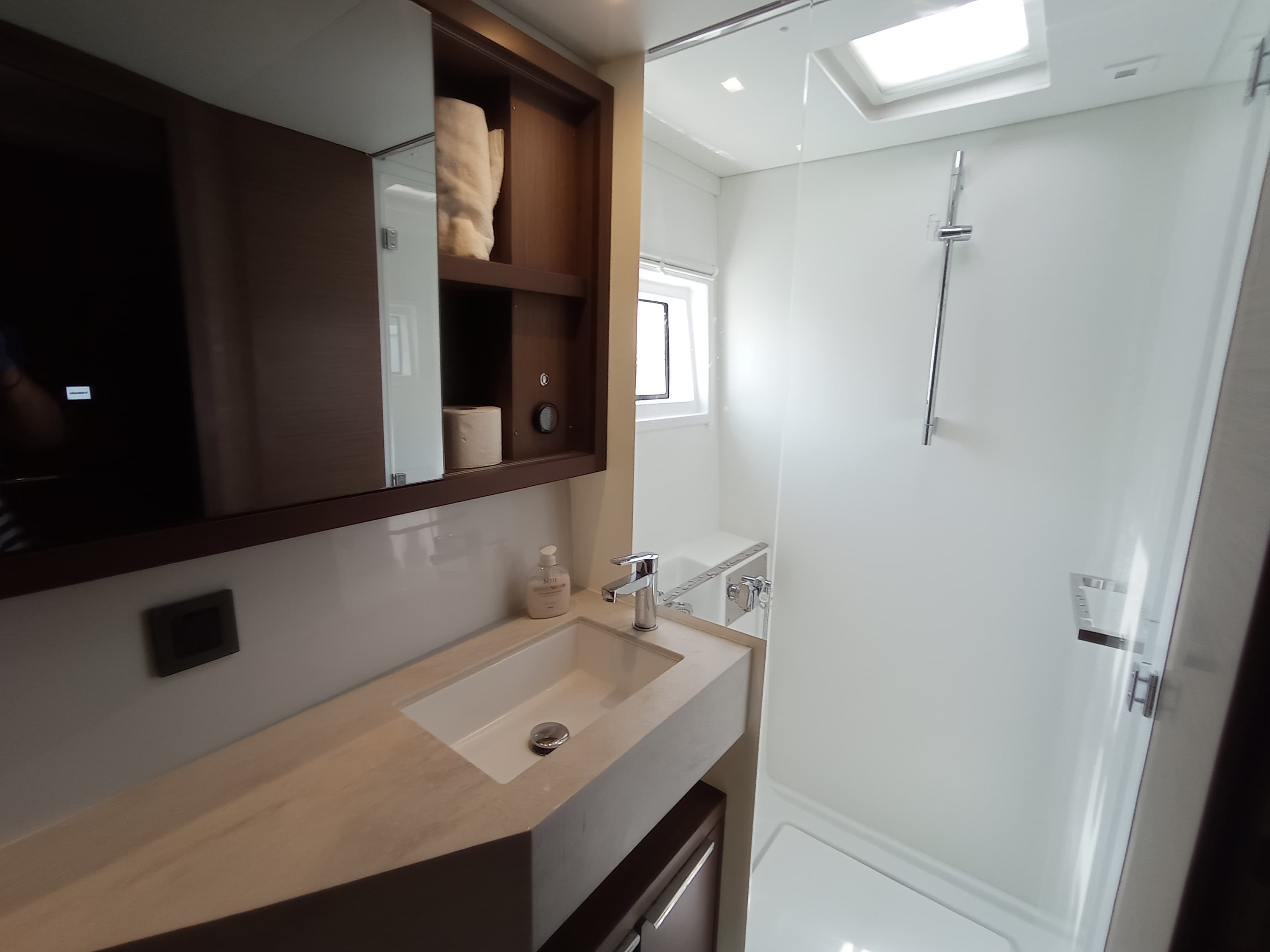 Lagoon 46  - photo 6