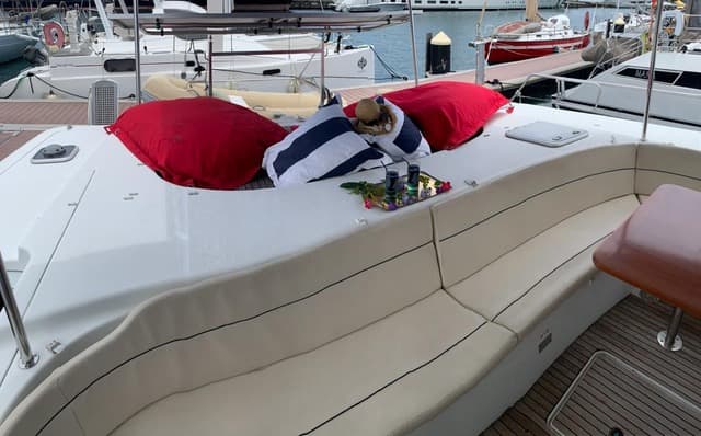 Lagoon Power 43 - photo 13