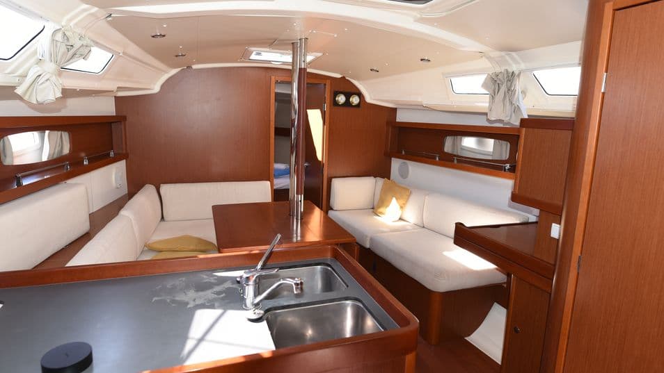 Oceanis 37 - photo 12