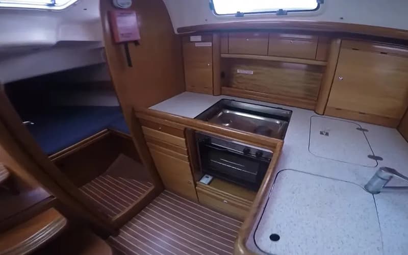 Bavaria 37 - photo 11