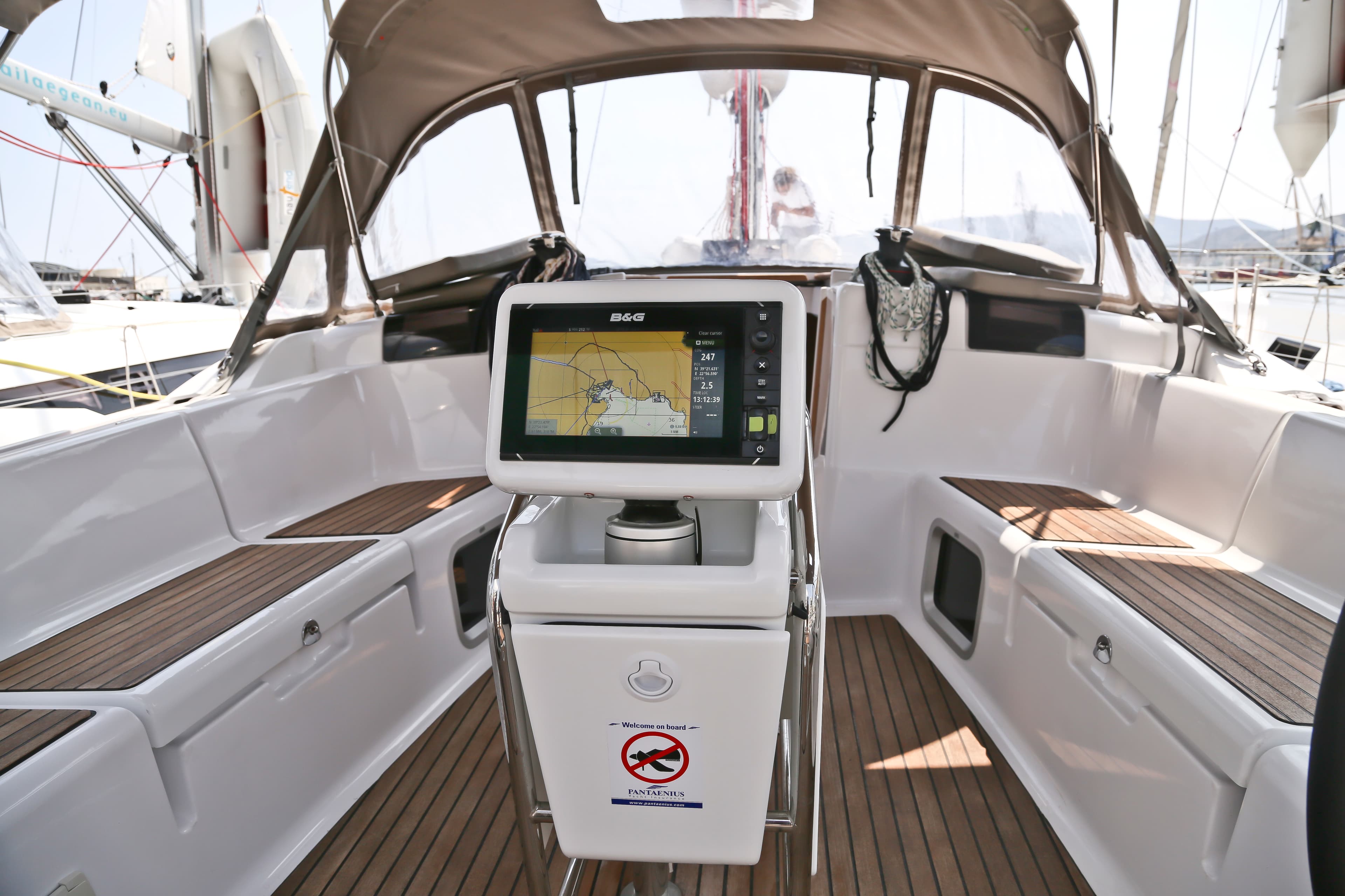 Sun Odyssey 439 - photo 12