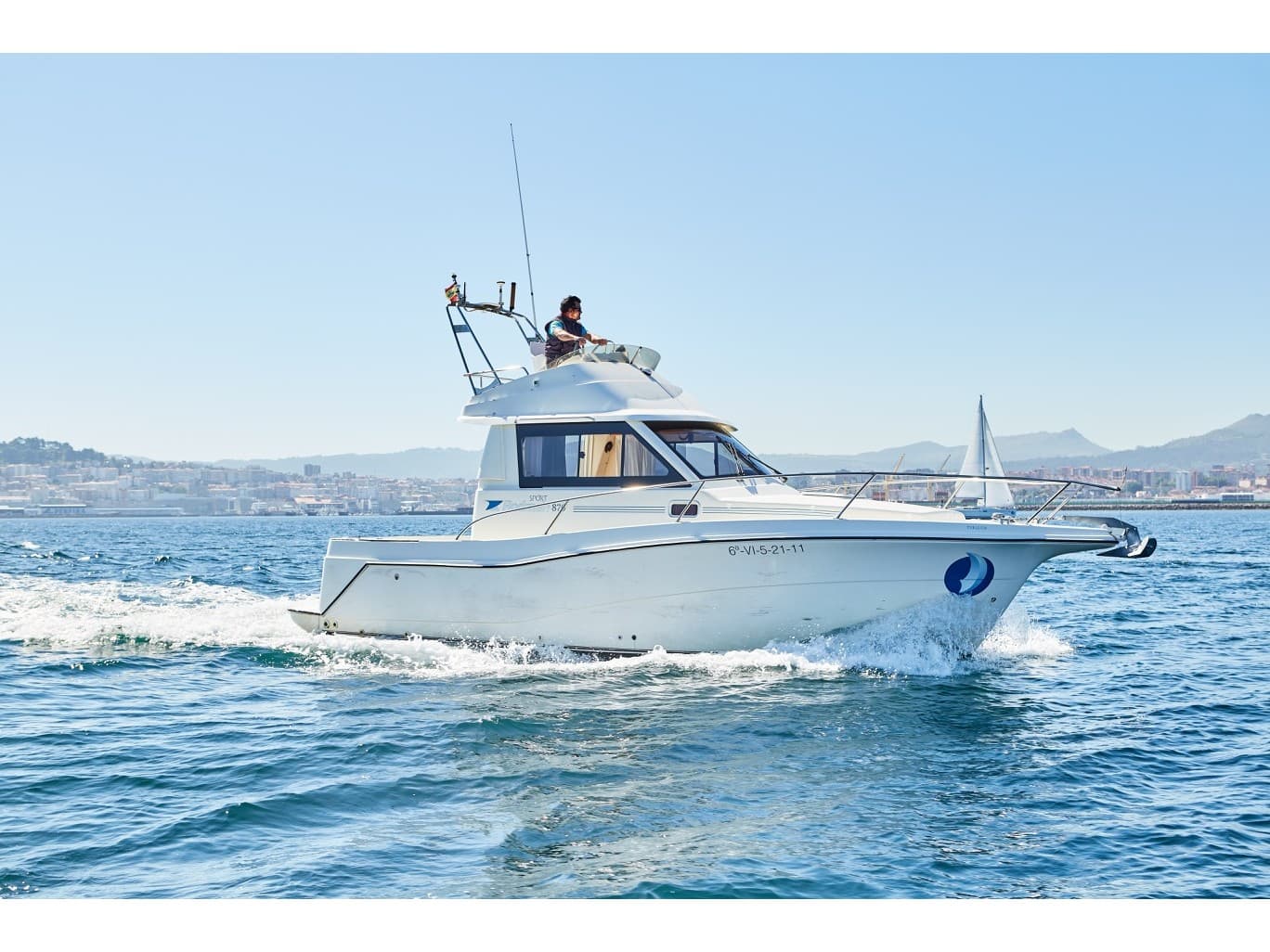 Rodman 870 Fly - photo