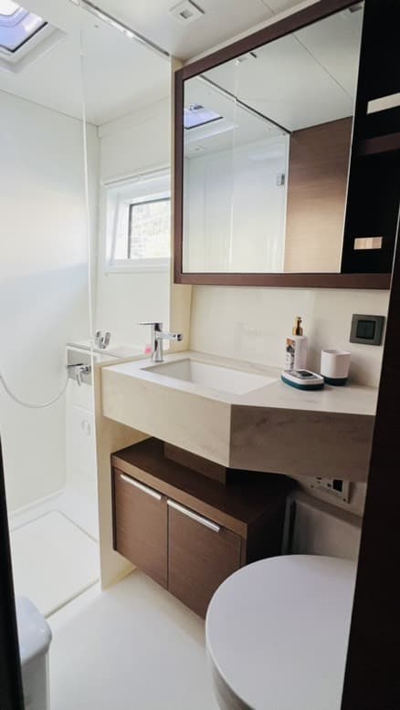 Lagoon 46  - photo 8