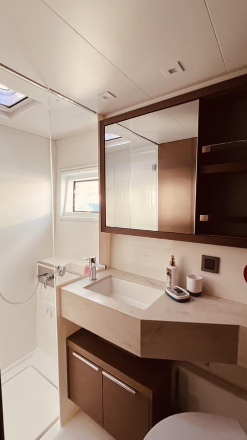 Lagoon 46  - photo 11