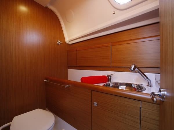 Sun Odyssey 33i - photo 6