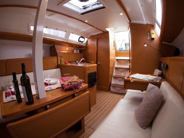 Sun Odyssey 33i - photo 8