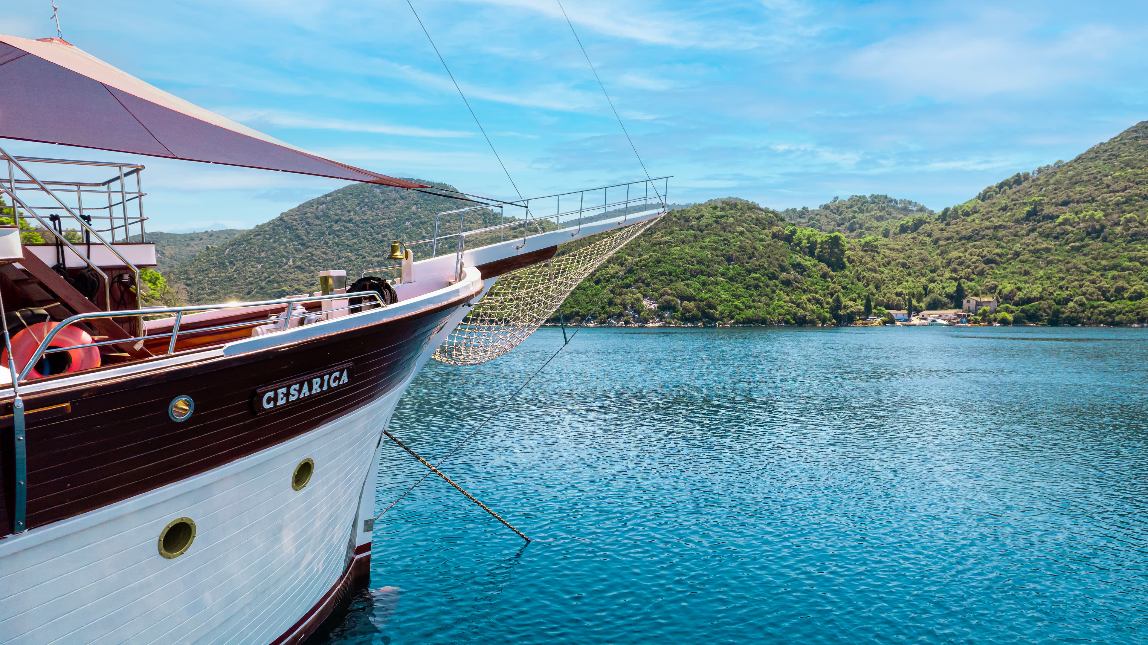 Motor sailer - photo 14