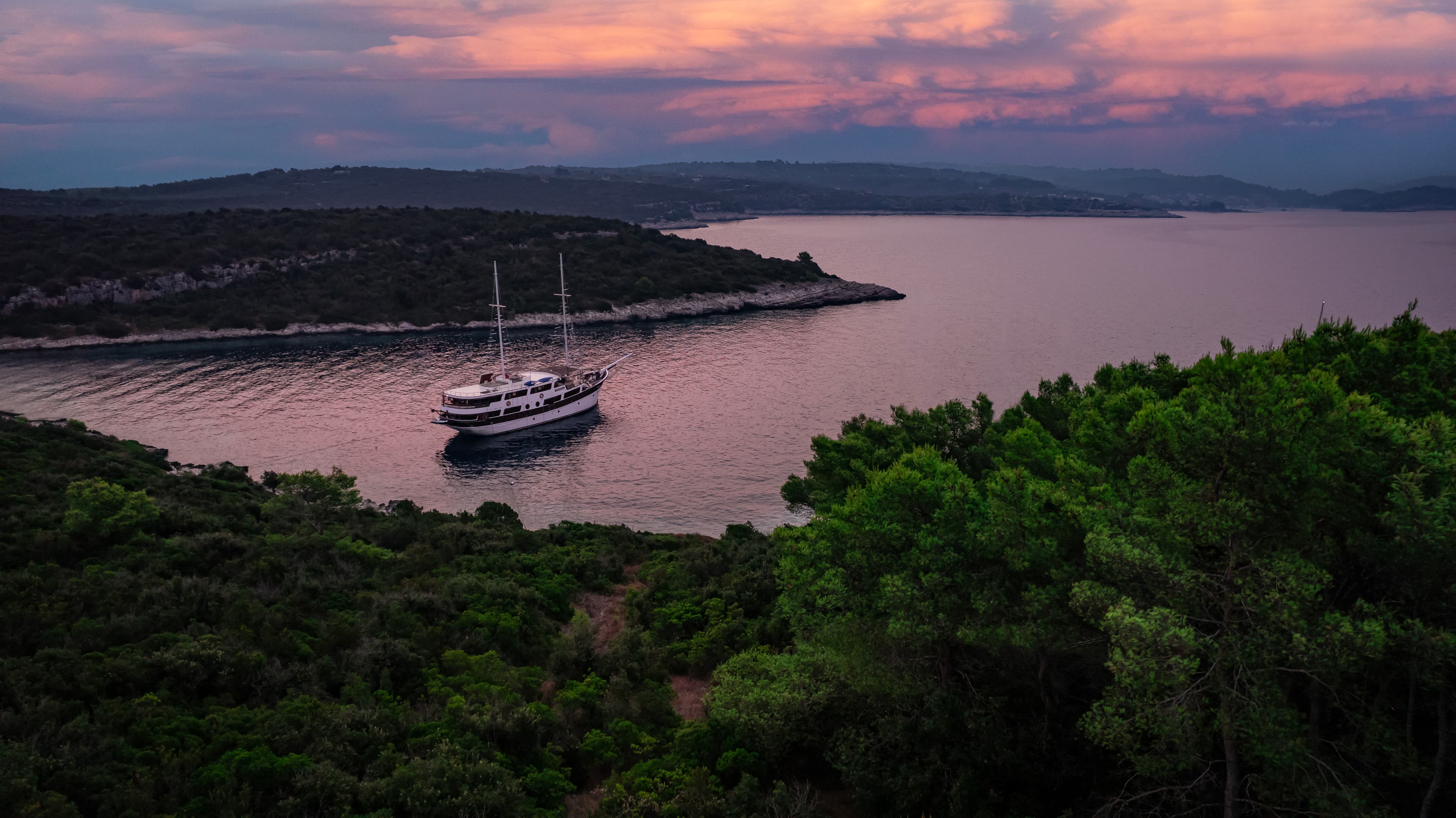 Motor sailer - photo 27