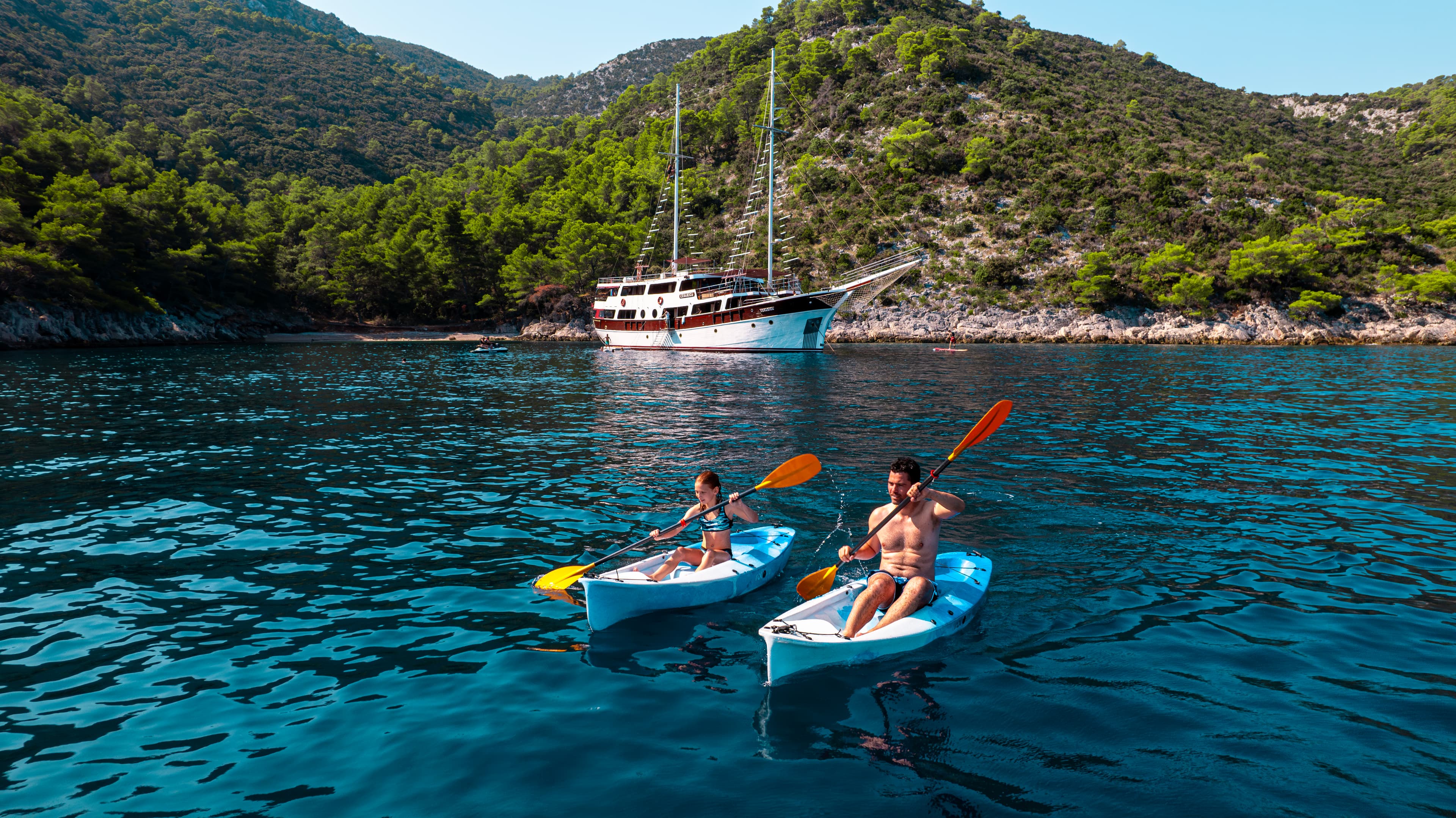 Motor sailer - photo 8