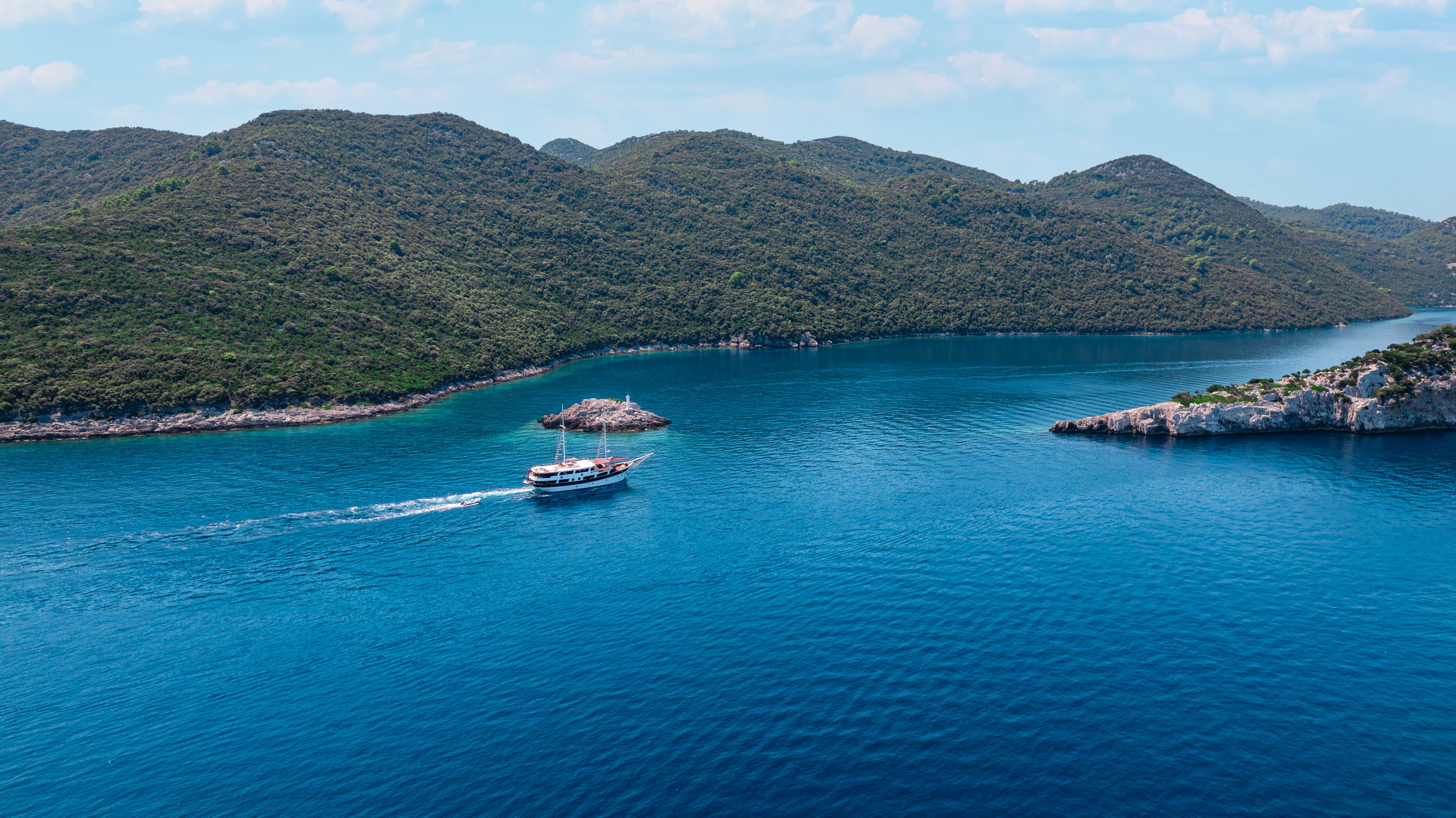 Motor sailer - photo 40