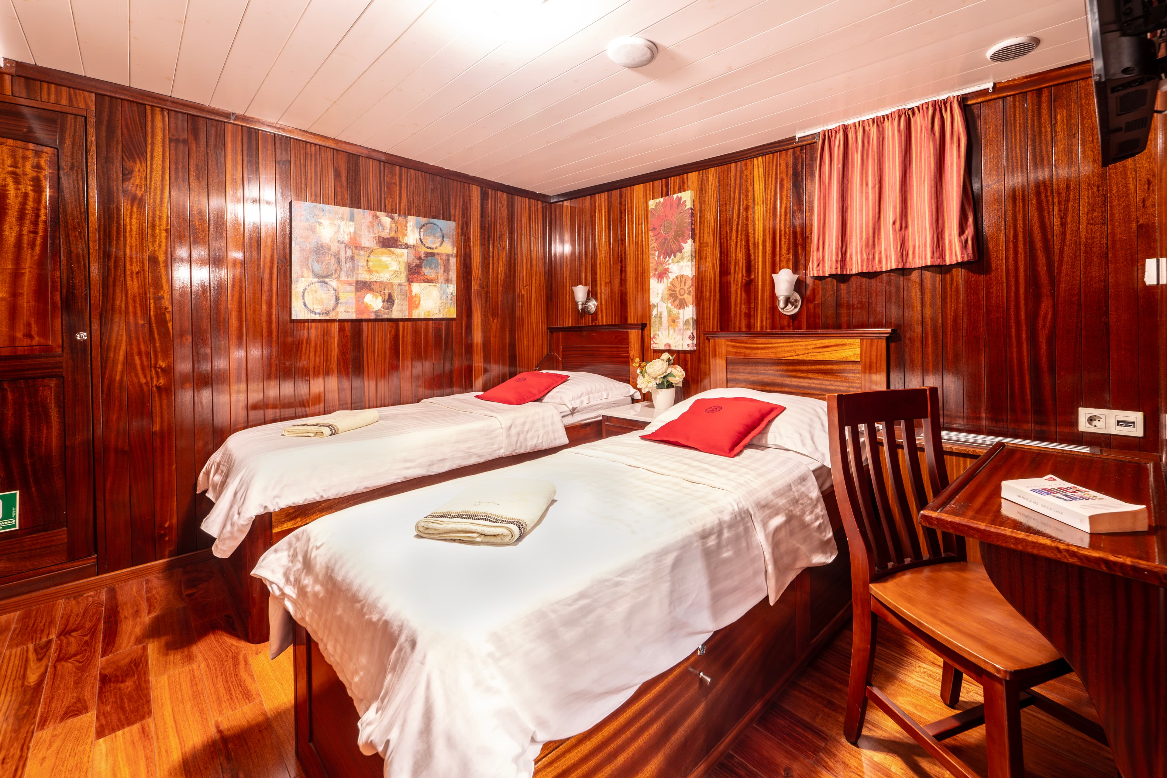 Motor sailer - photo 38