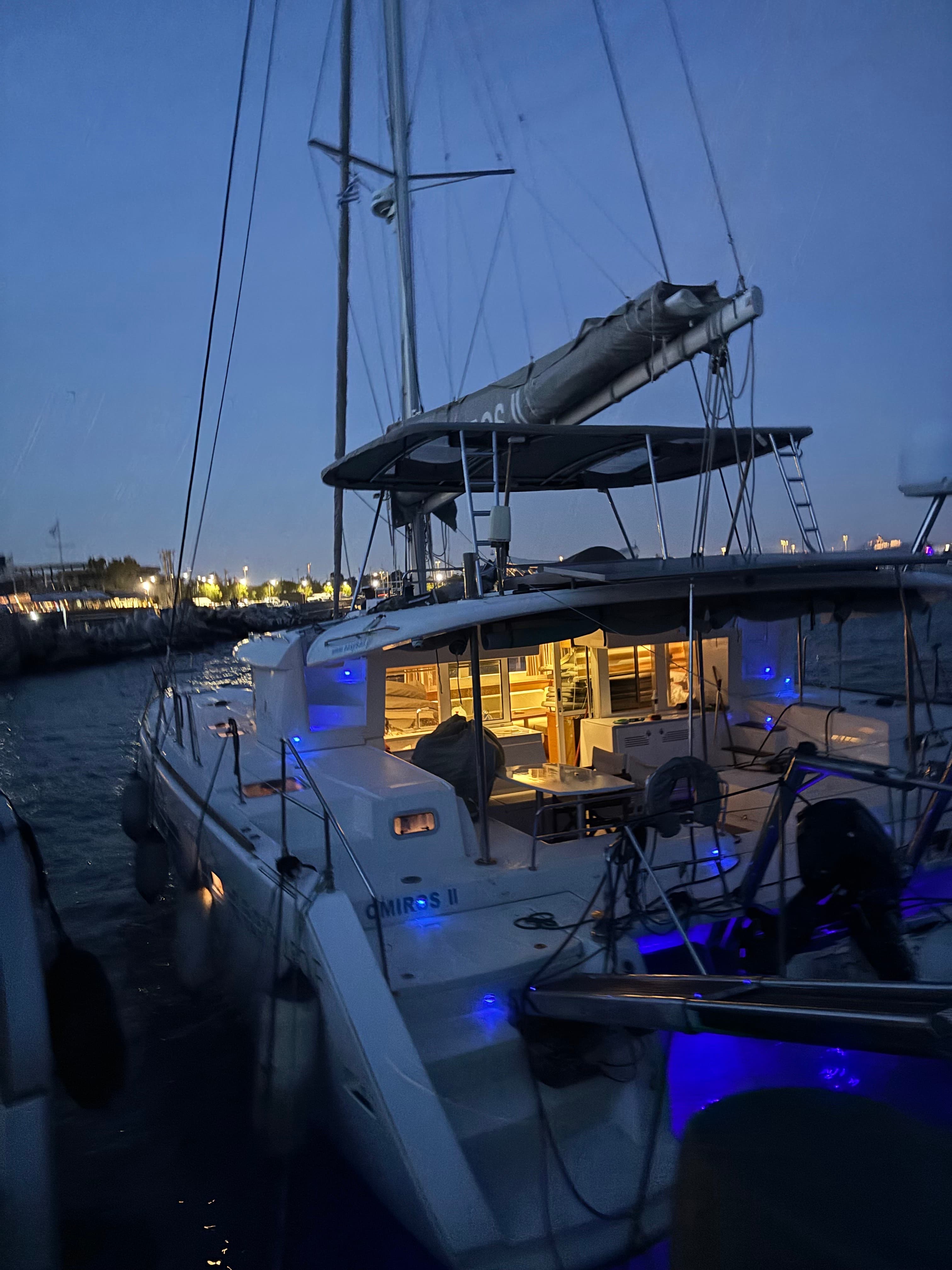 Lagoon 450 Fly - photo 5