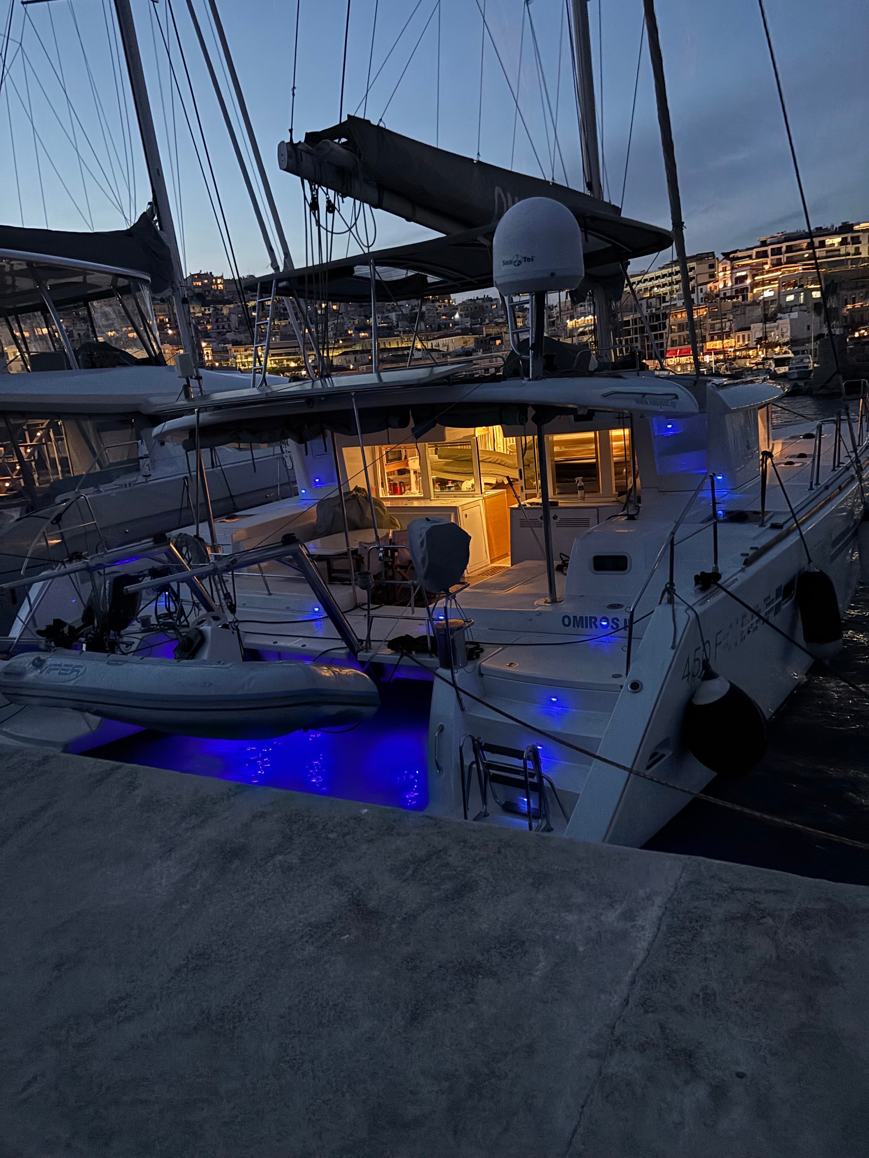 Lagoon 450 Fly - photo 7