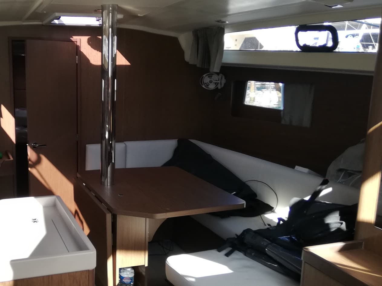 Oceanis 38.1 - photo 7