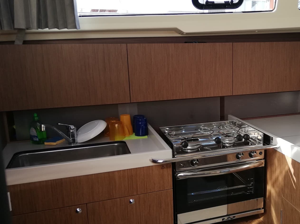 Oceanis 38.1 - photo 6