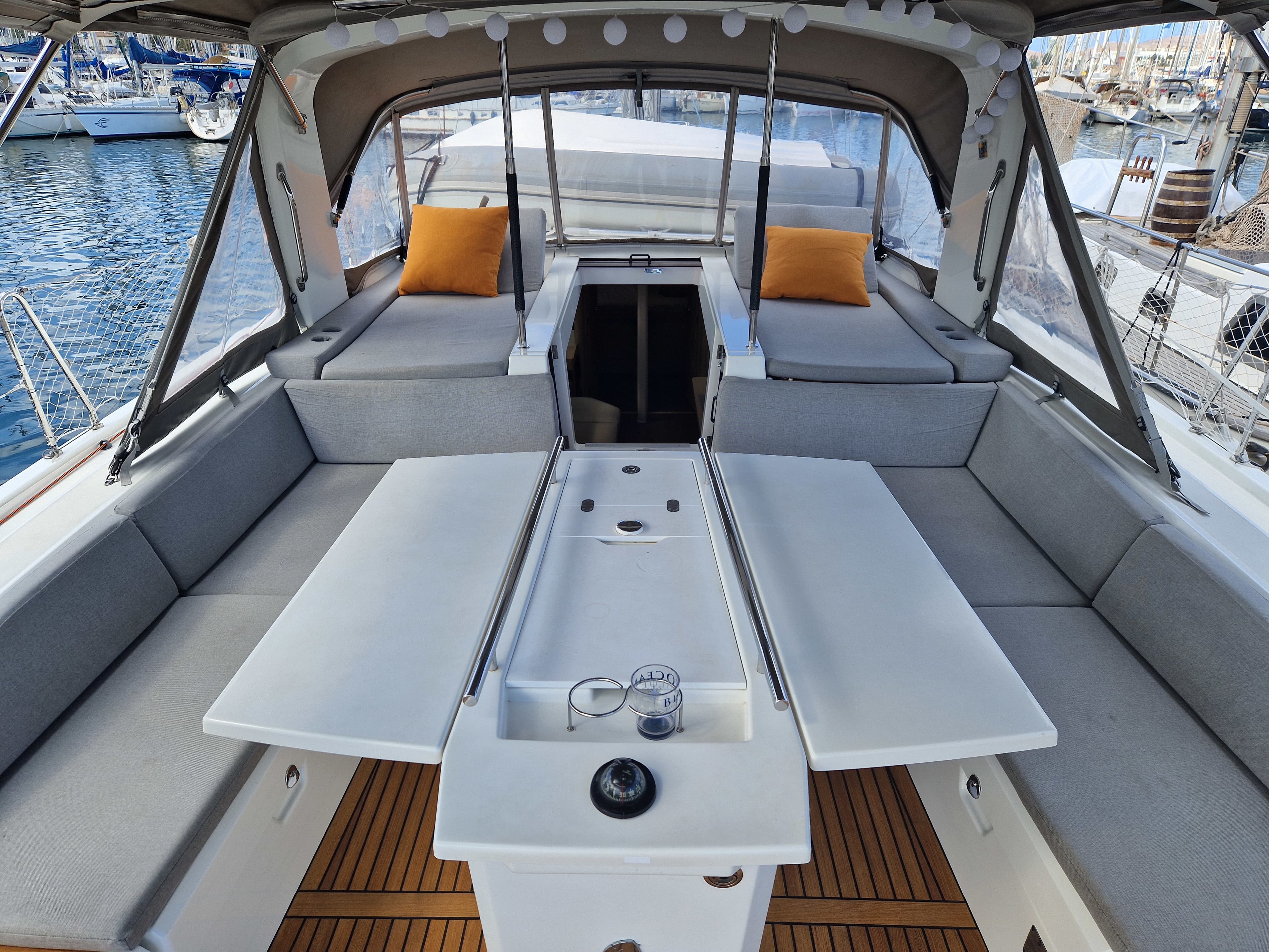 Oceanis 51.1 - photo 10