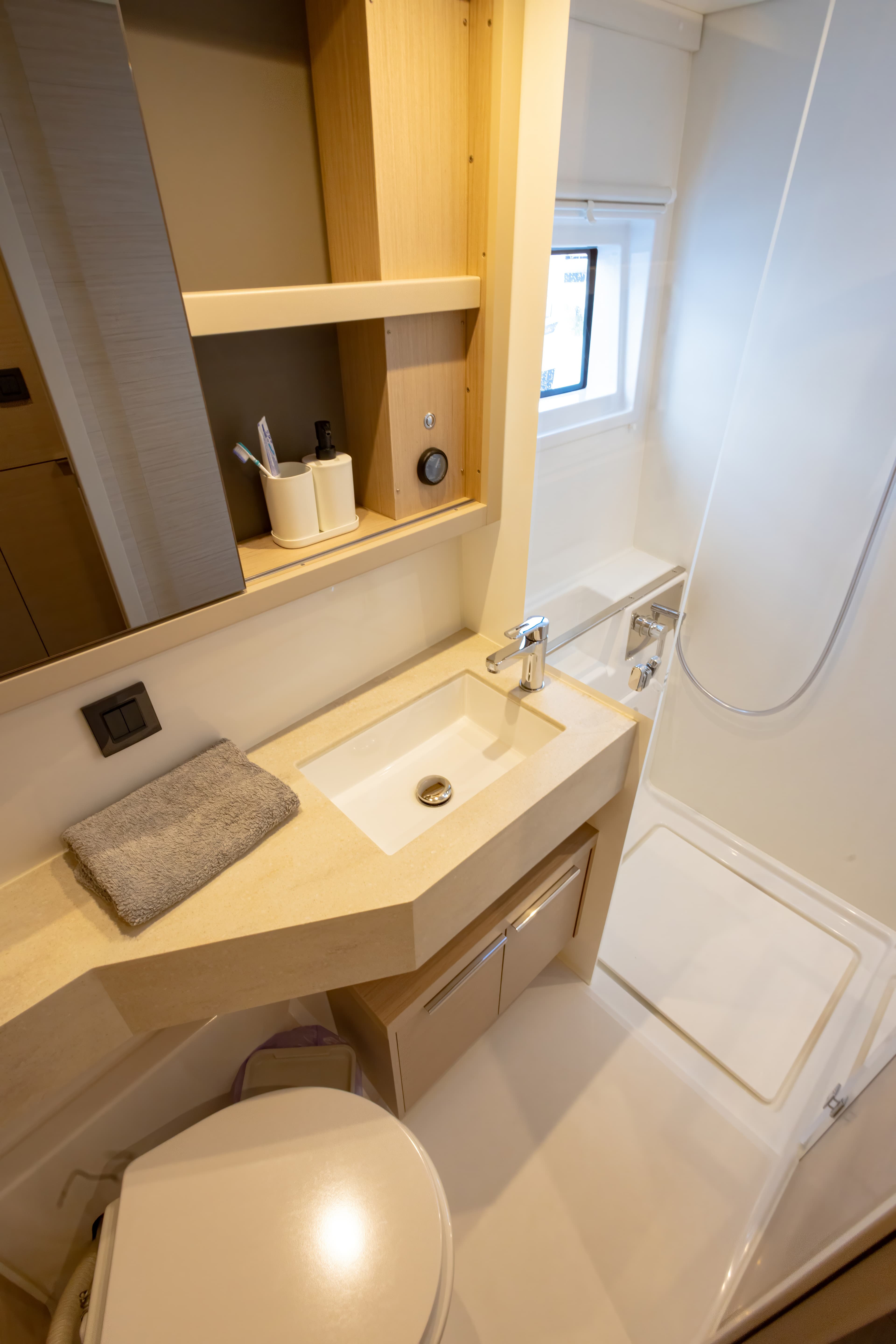 Lagoon 46  - photo 14