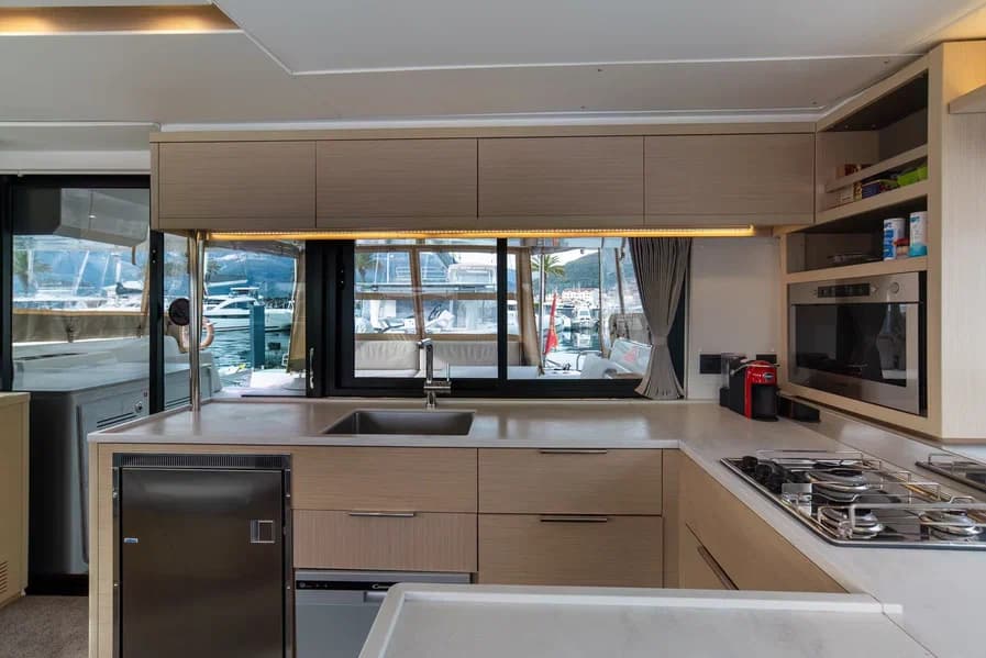 Lagoon 46  - photo 21