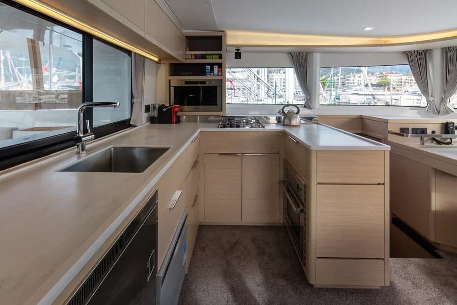 Lagoon 46  - photo 22