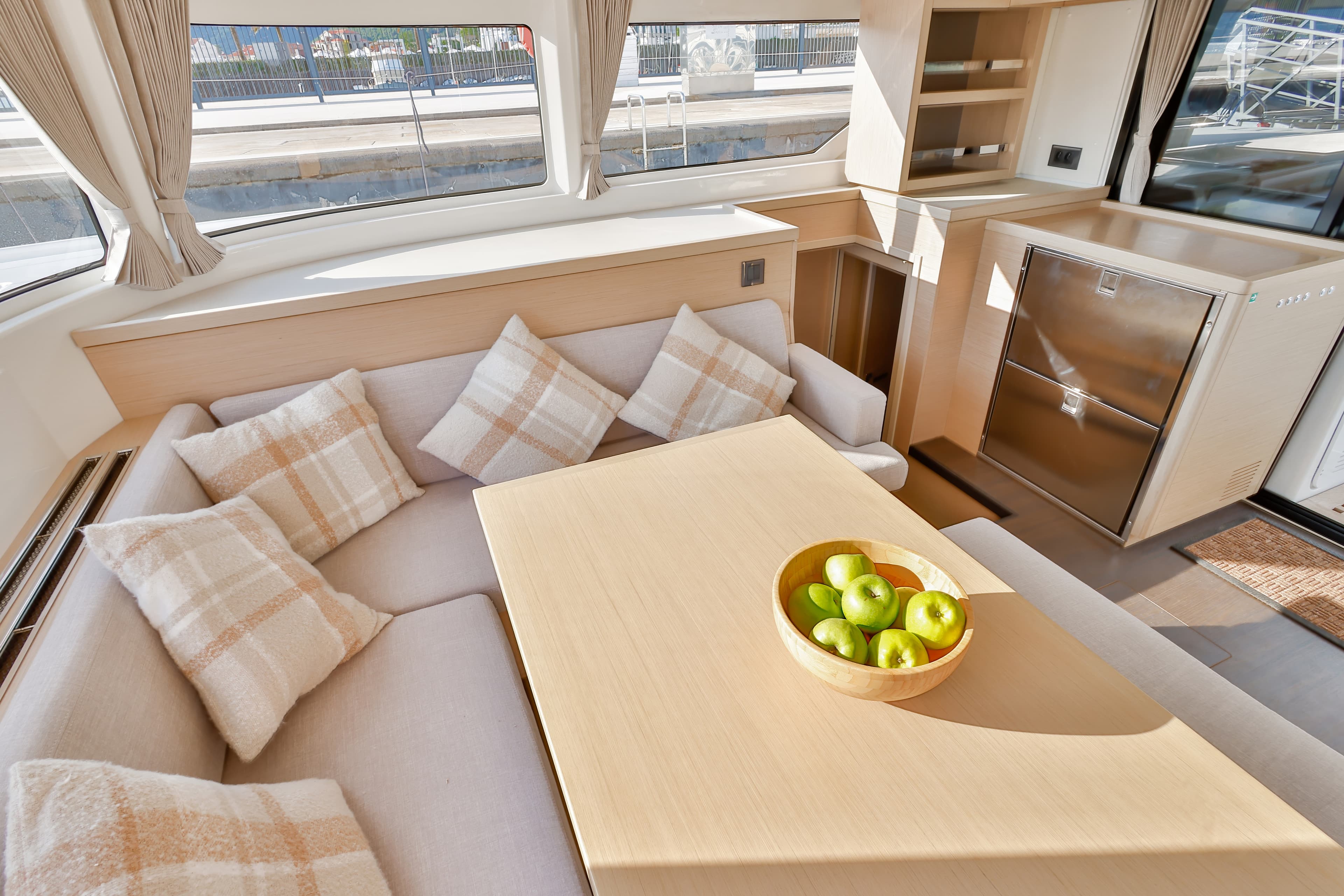 Lagoon 46  - photo 13