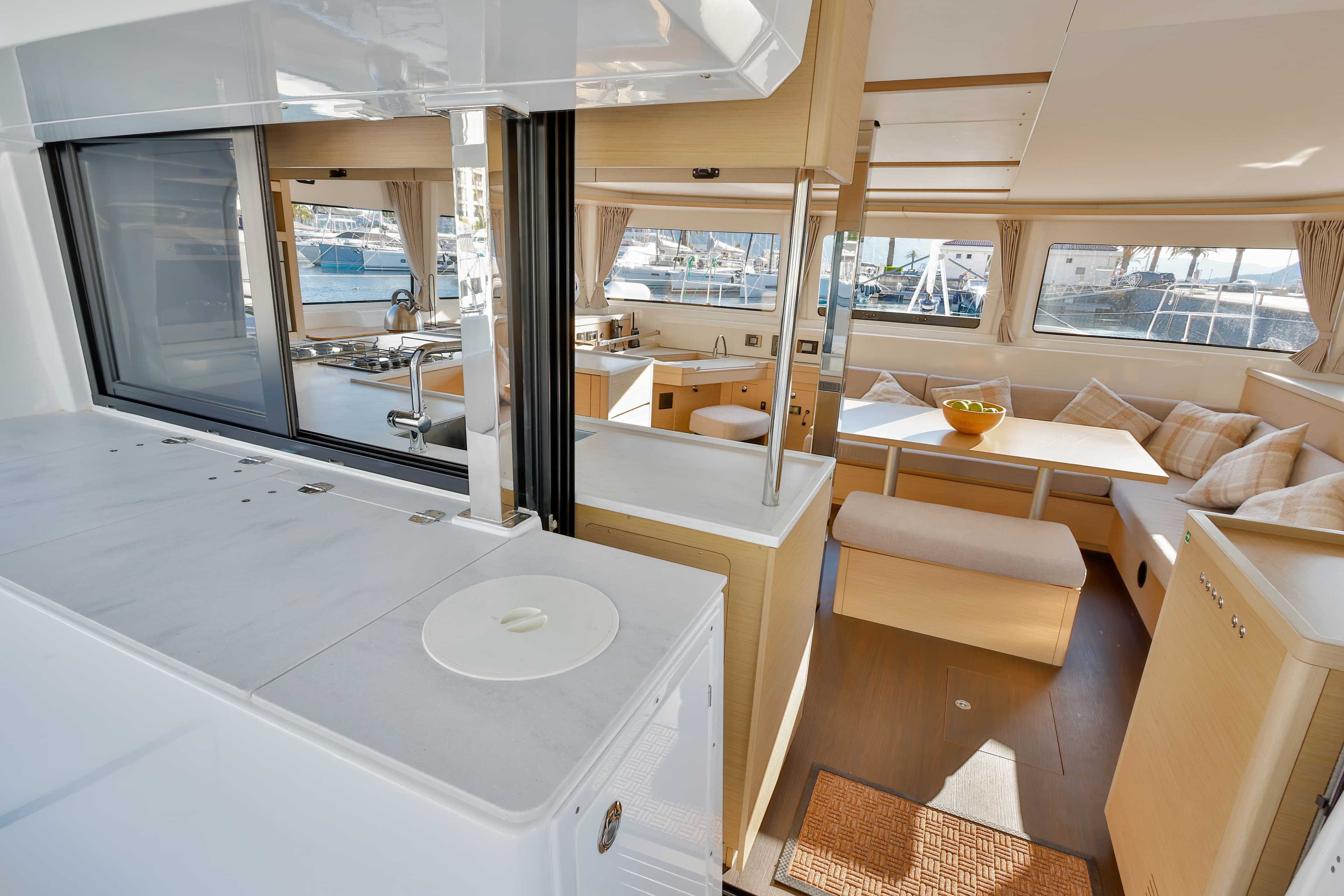 Lagoon 46  - photo 11