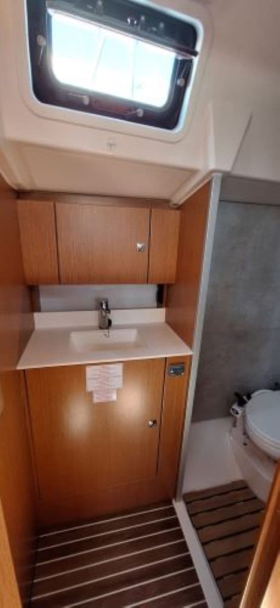 Bavaria C38 - photo 12