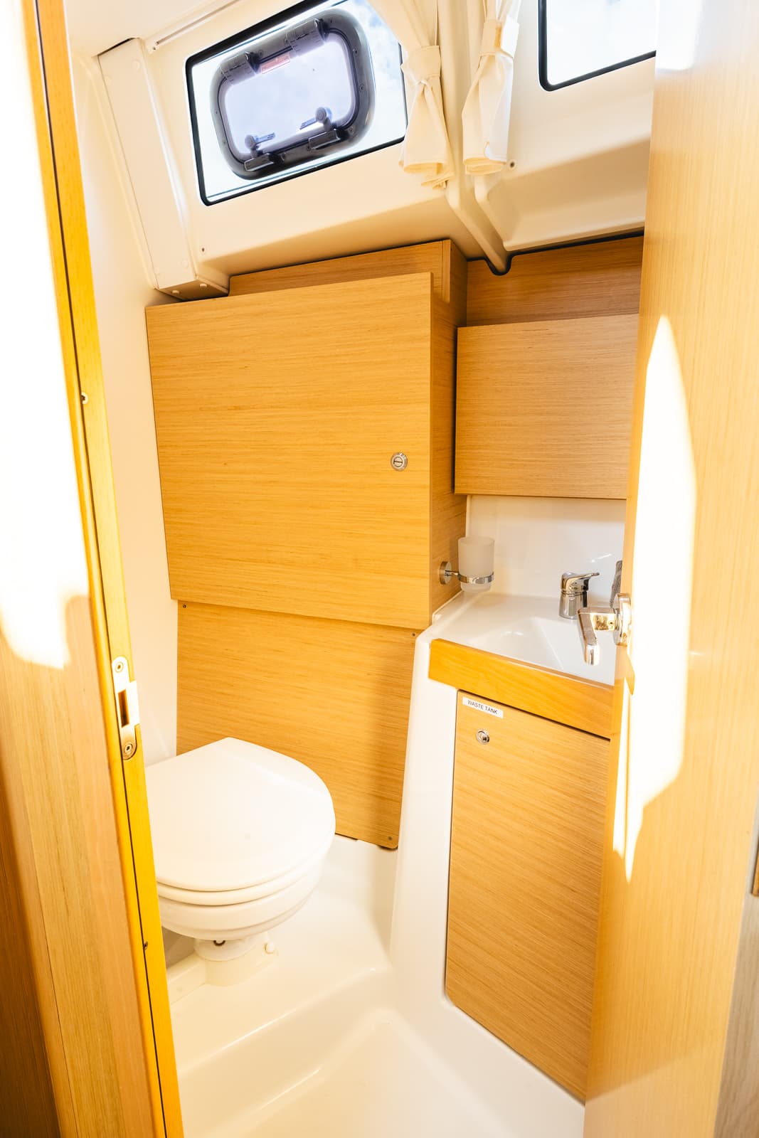 Oceanis 38.1 - photo 17