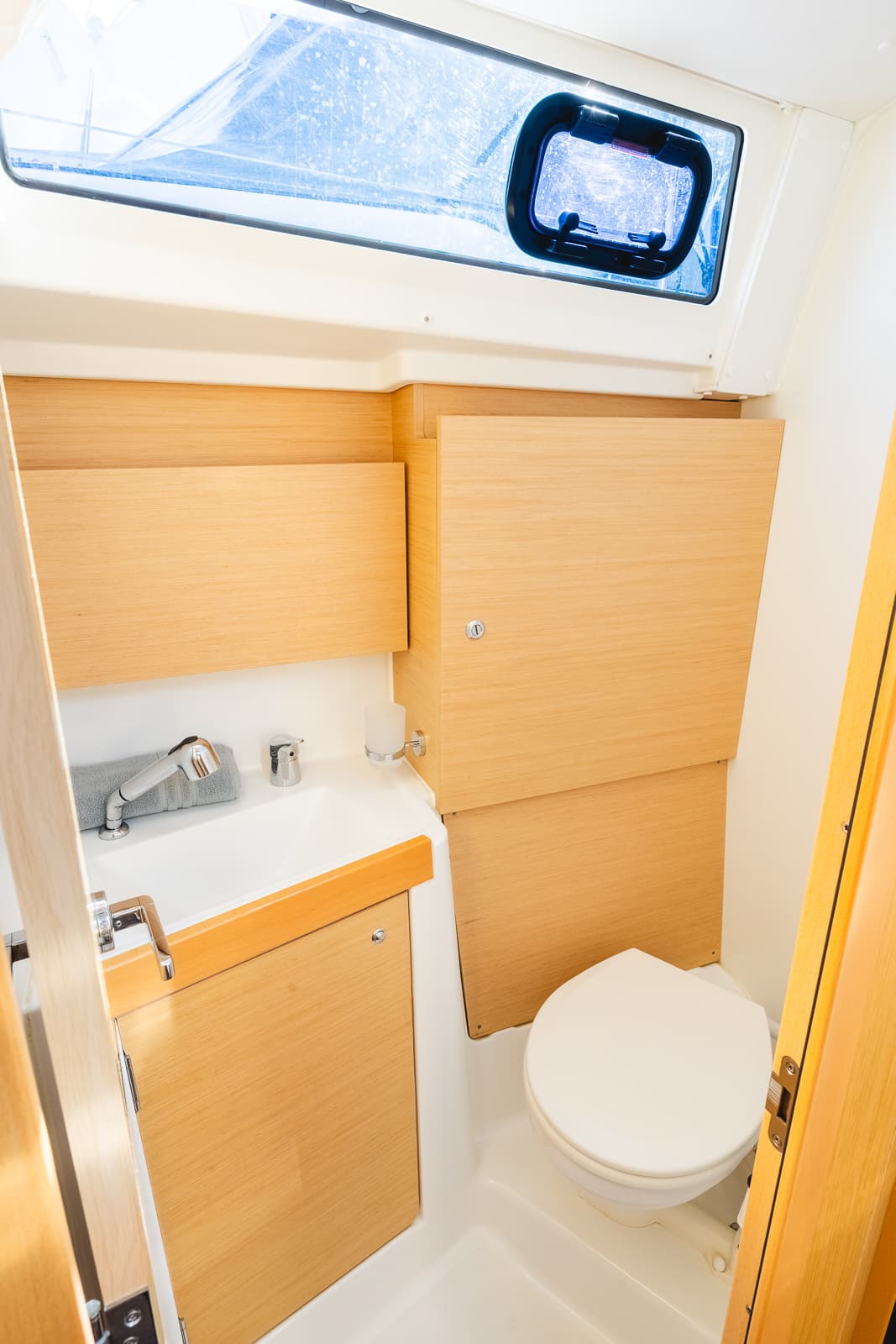 Oceanis 38.1 - photo 9