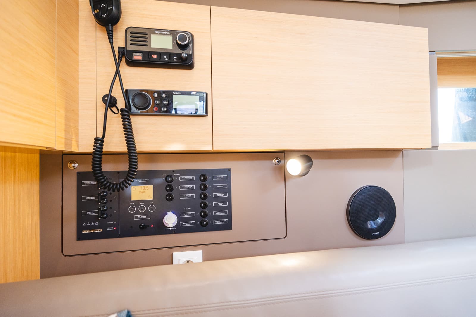 Oceanis 38.1 - photo 21