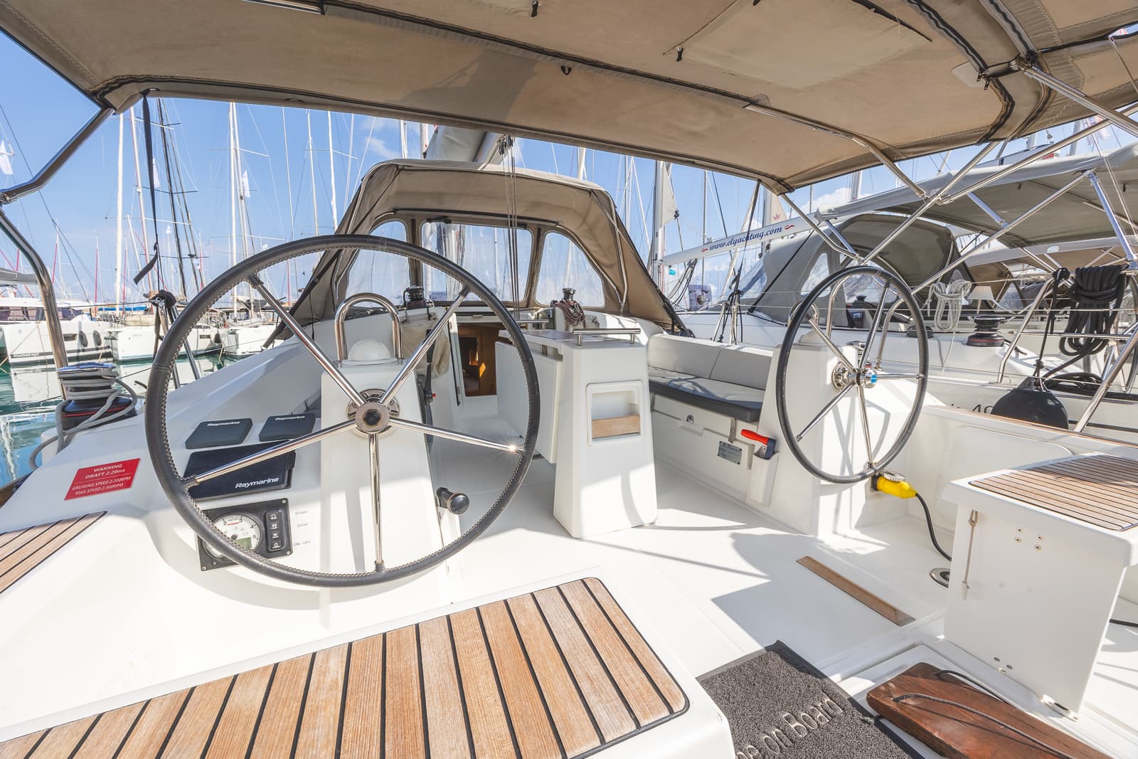 Oceanis 38.1 - photo 6