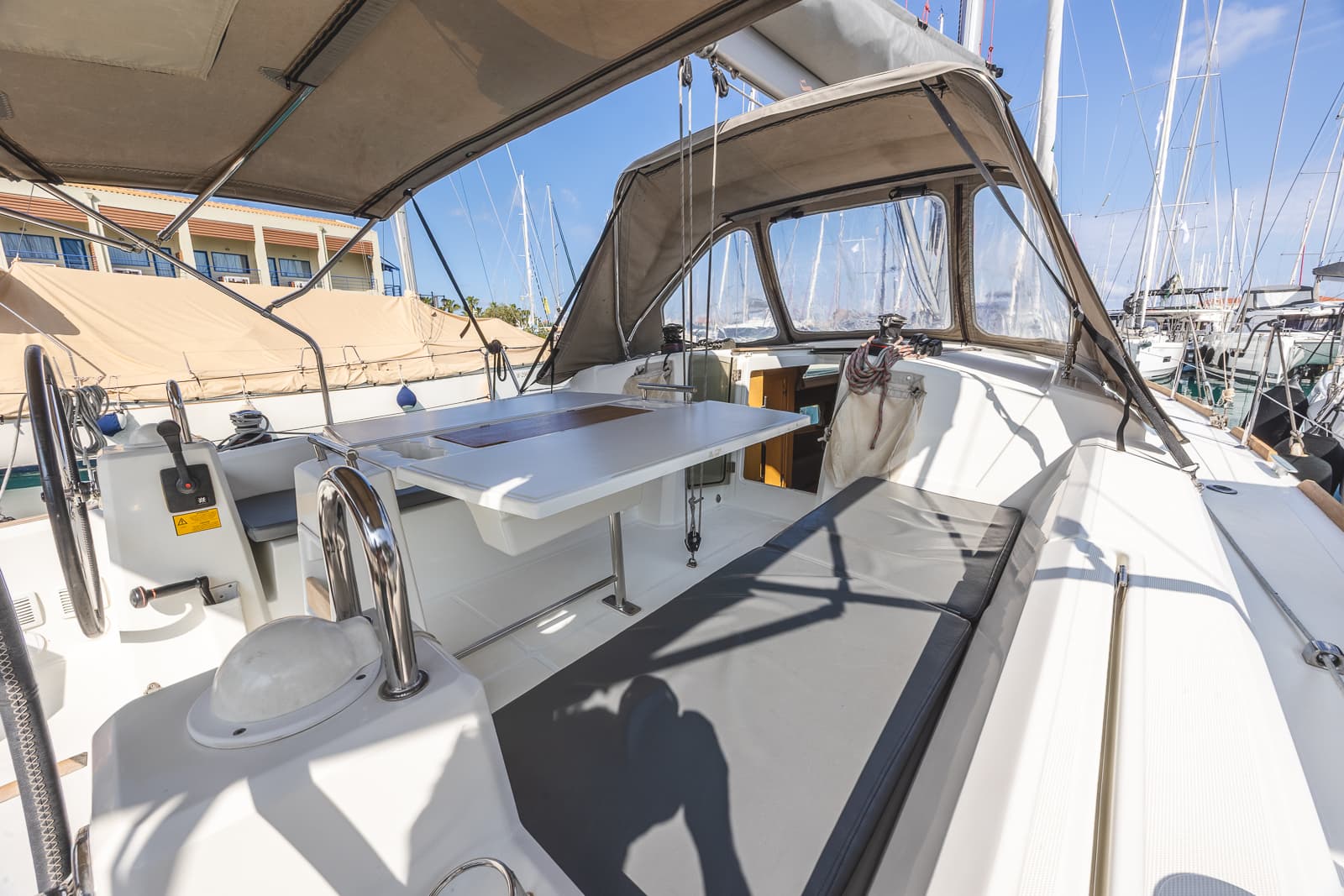 Oceanis 38.1 - photo 11