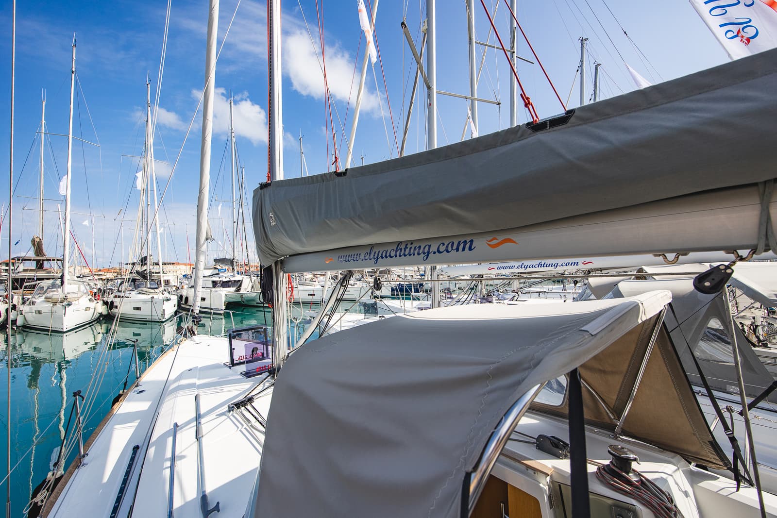 Oceanis 38.1 - photo 12