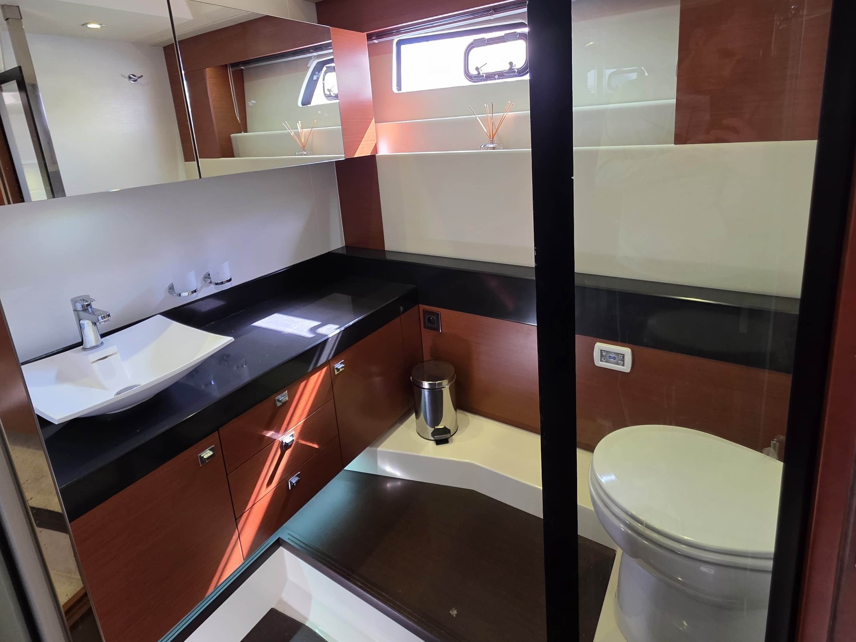 Prestige 550 Fly - photo 34