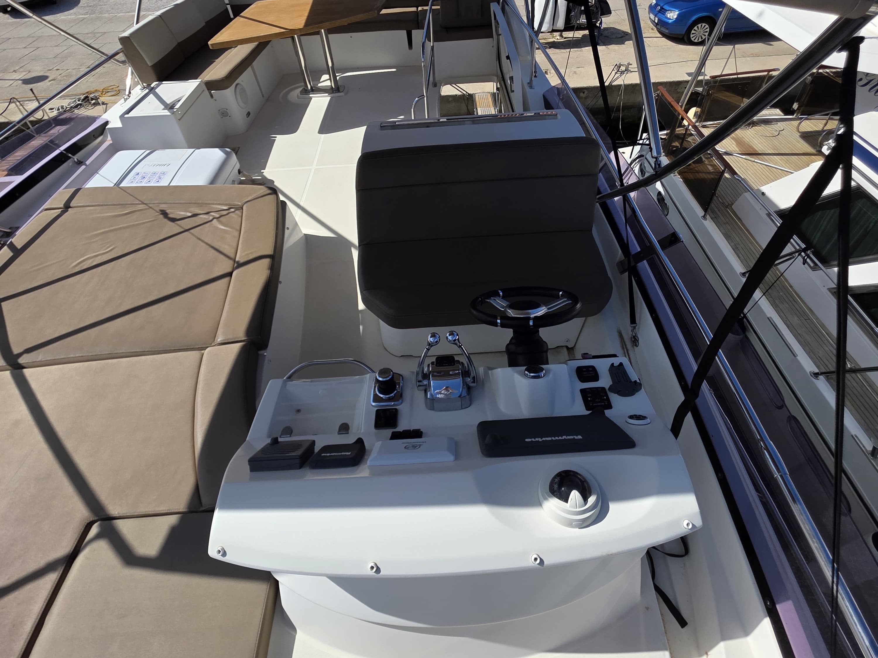 Prestige 550 Fly - photo 21