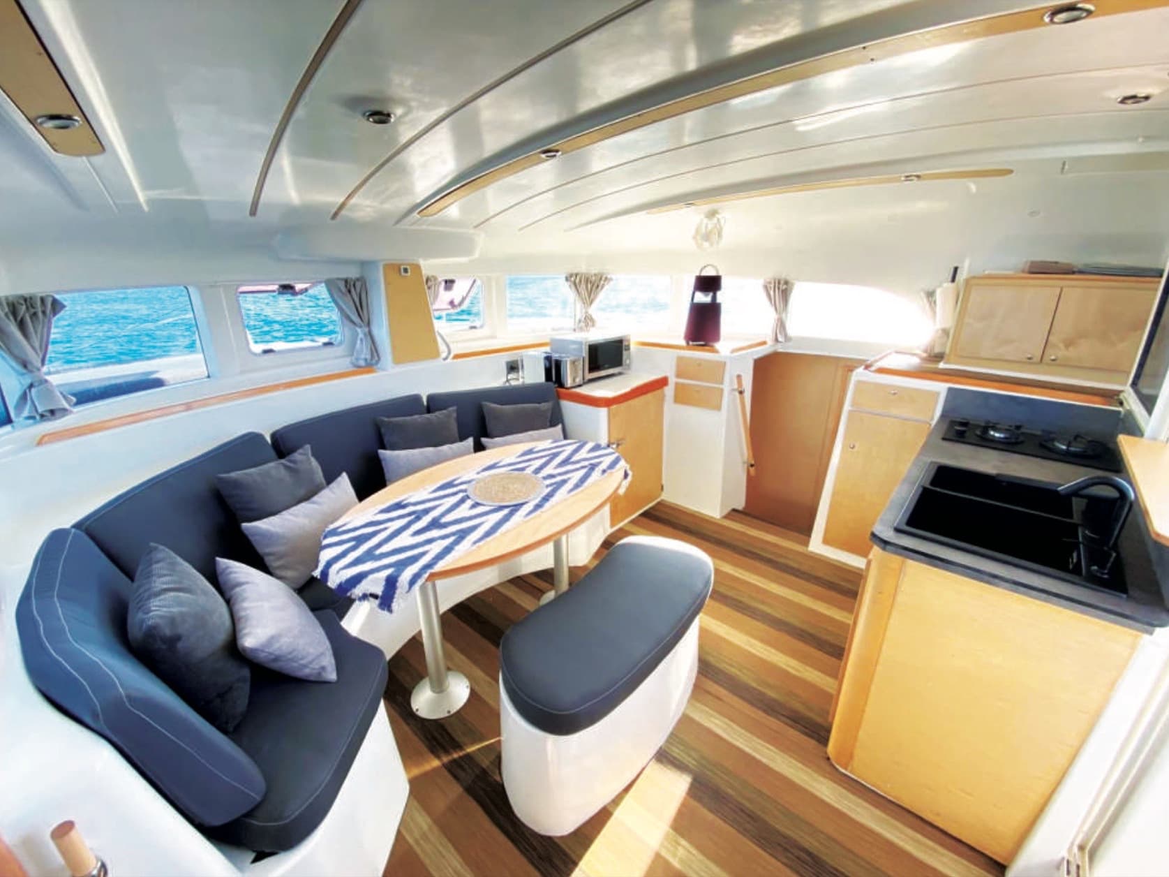 Lagoon 380 - photo 5