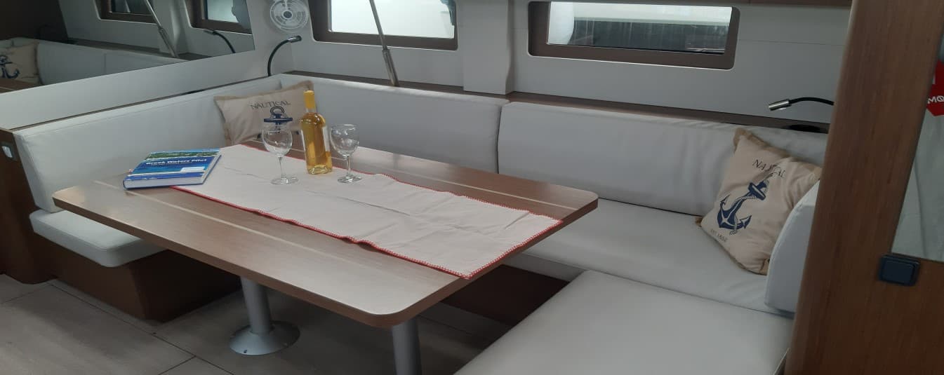 Oceanis 51.1 - photo 11