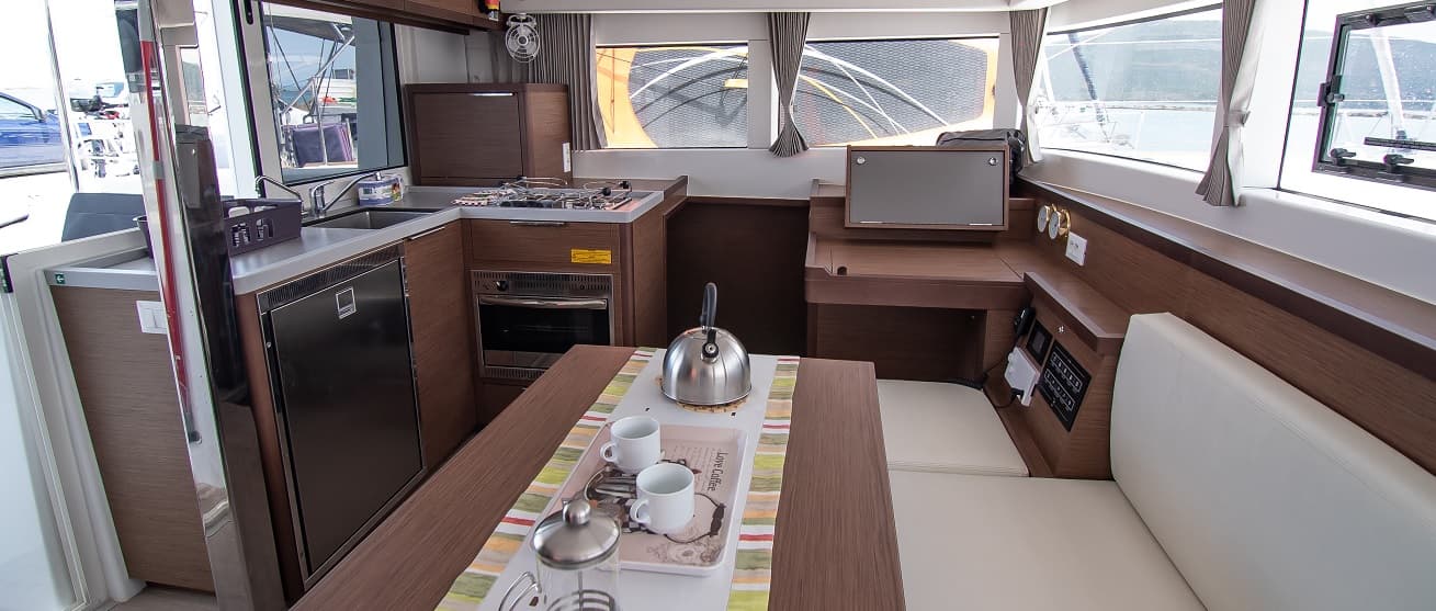 Lagoon 40 - photo 11