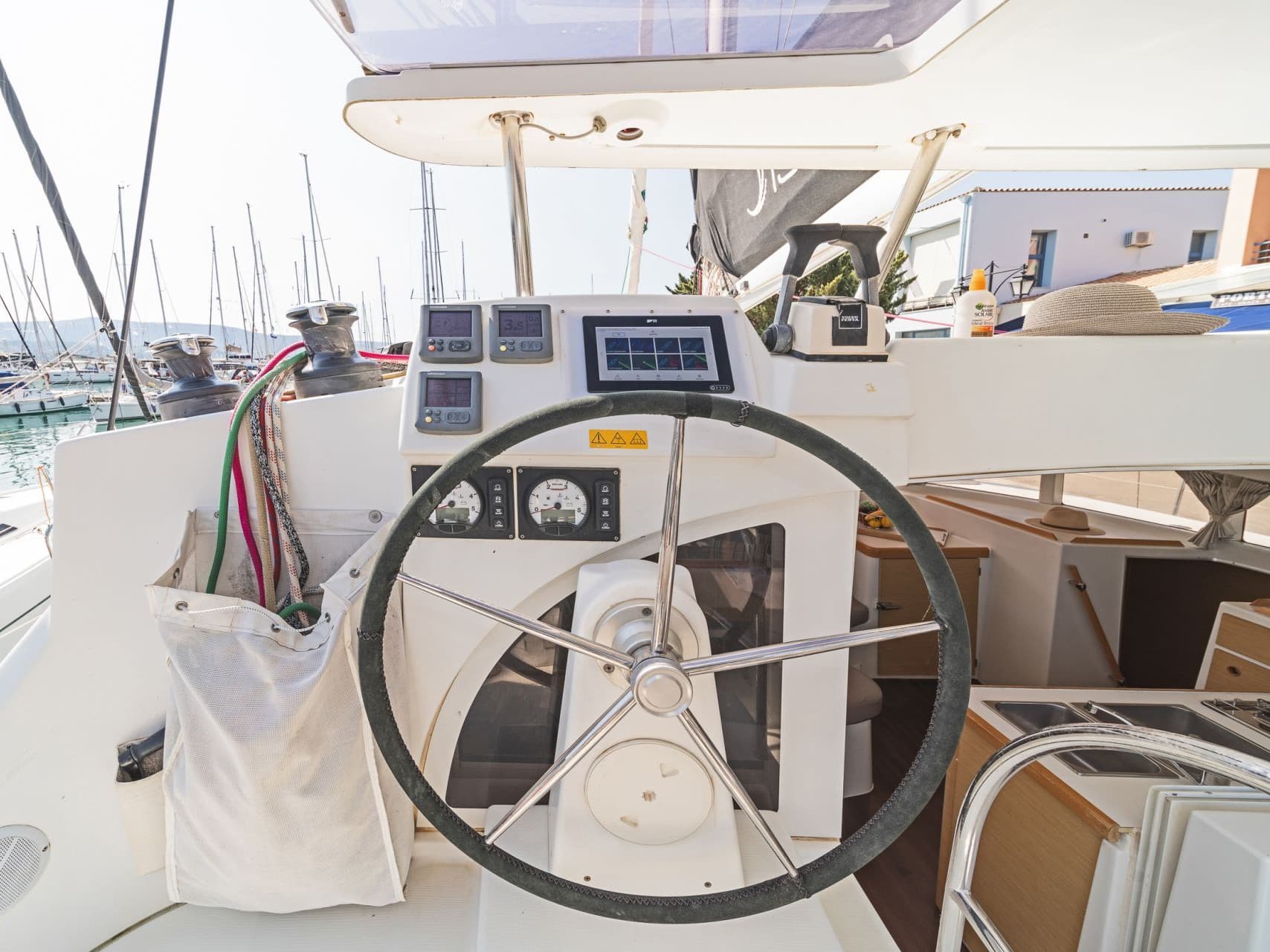 Lagoon 380 - photo 9