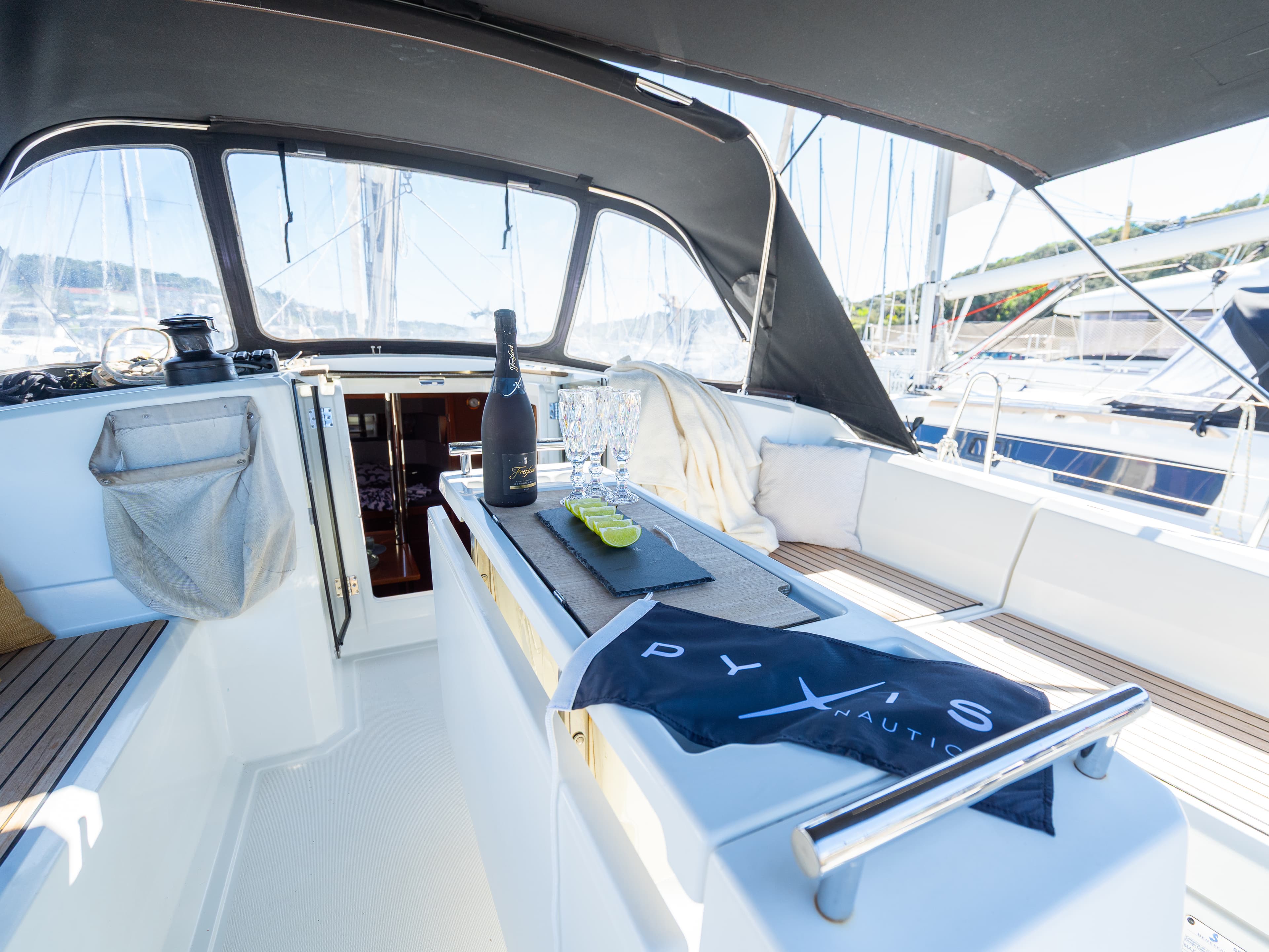 Oceanis 38.1 - photo 16