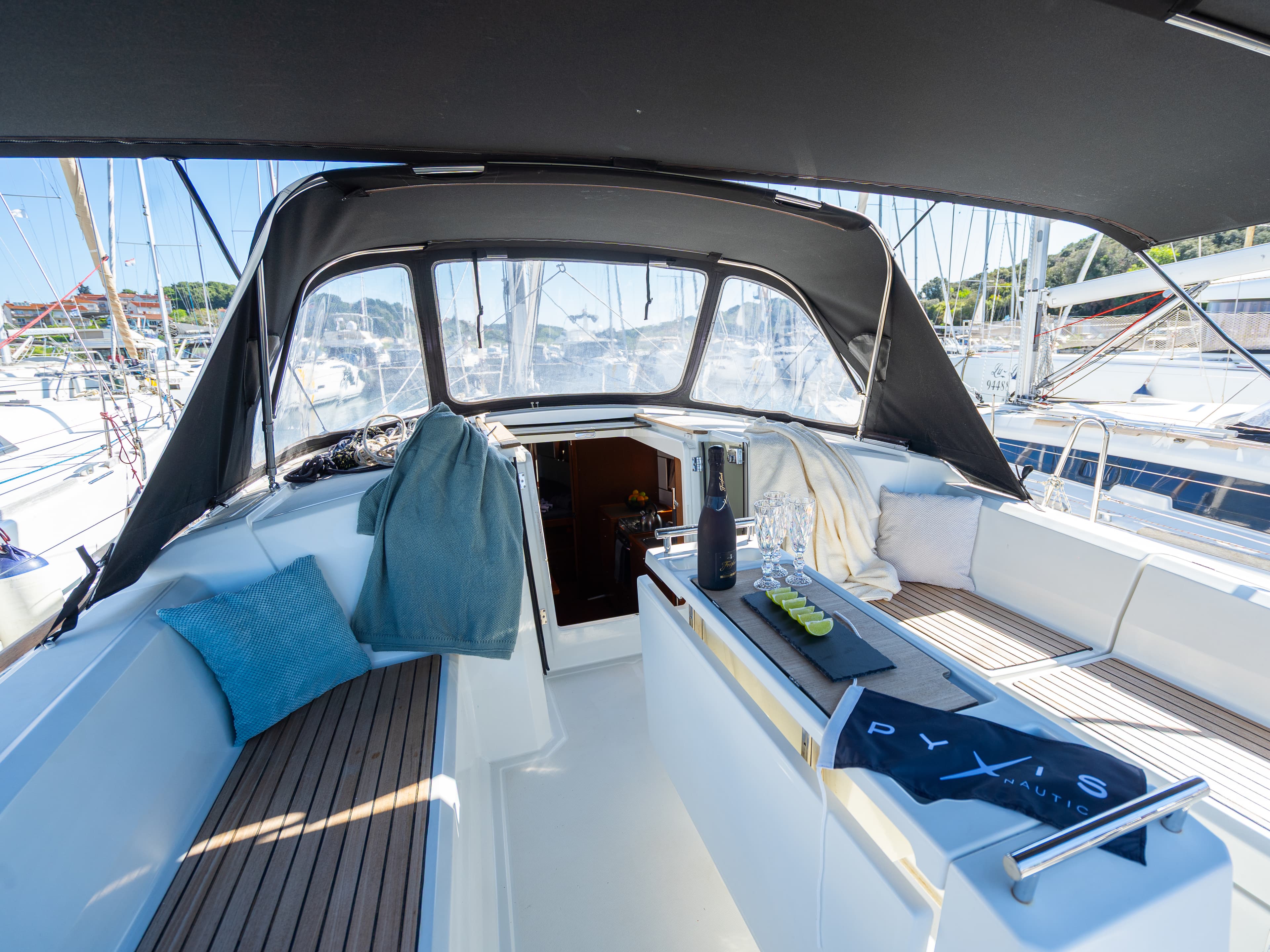 Oceanis 38.1 - photo 12