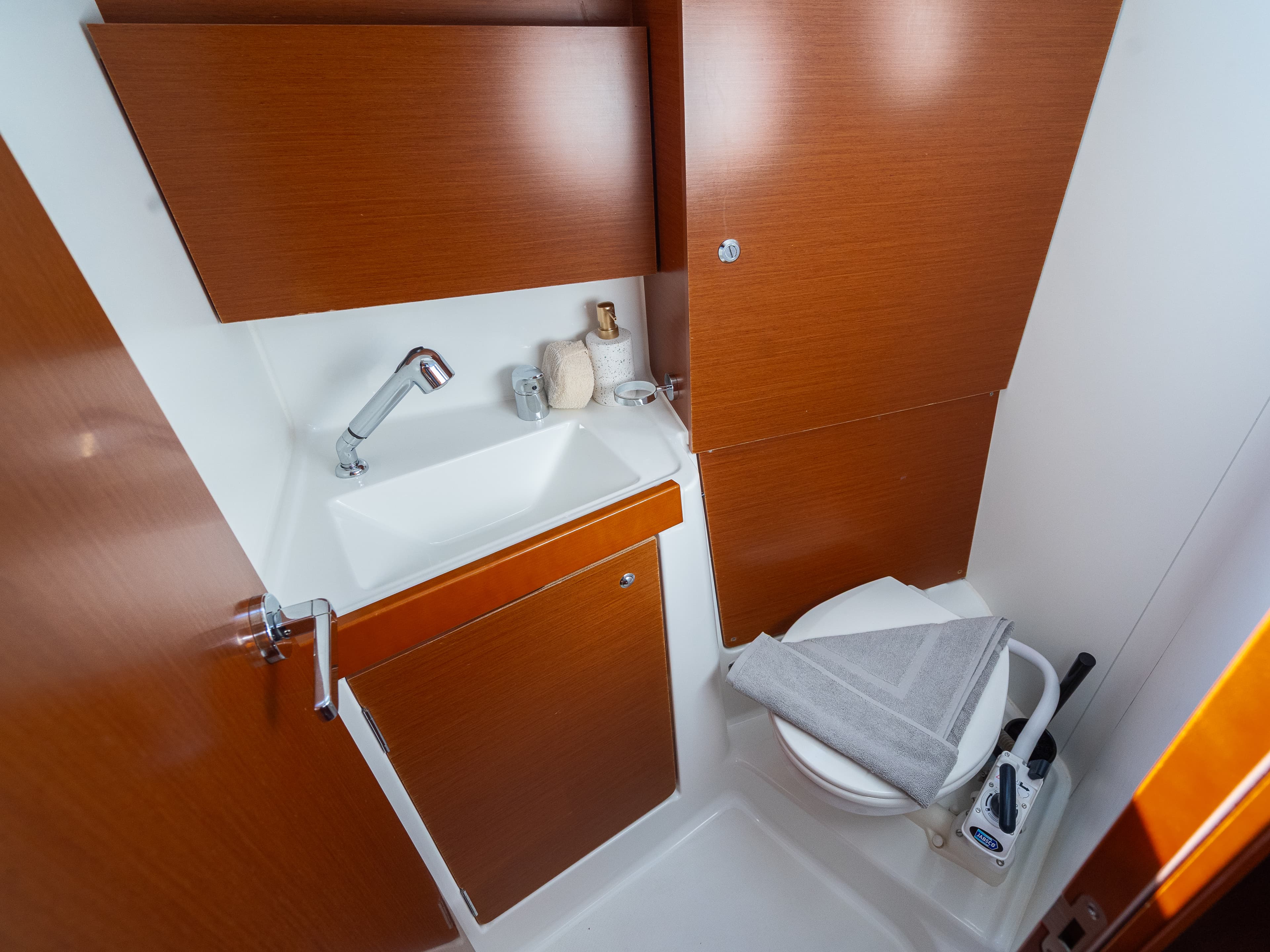 Oceanis 38.1 - photo 14