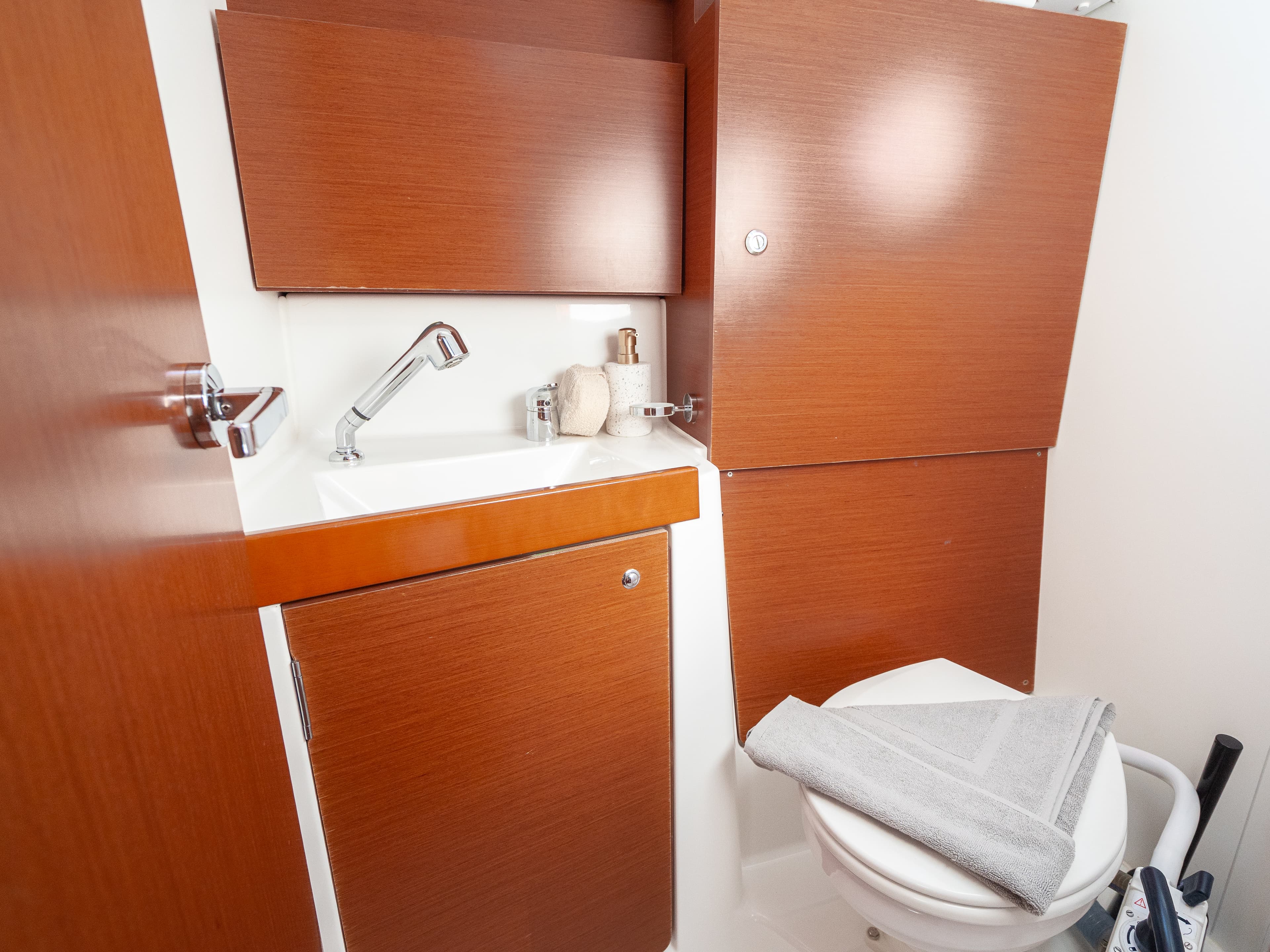 Oceanis 38.1 - photo 9